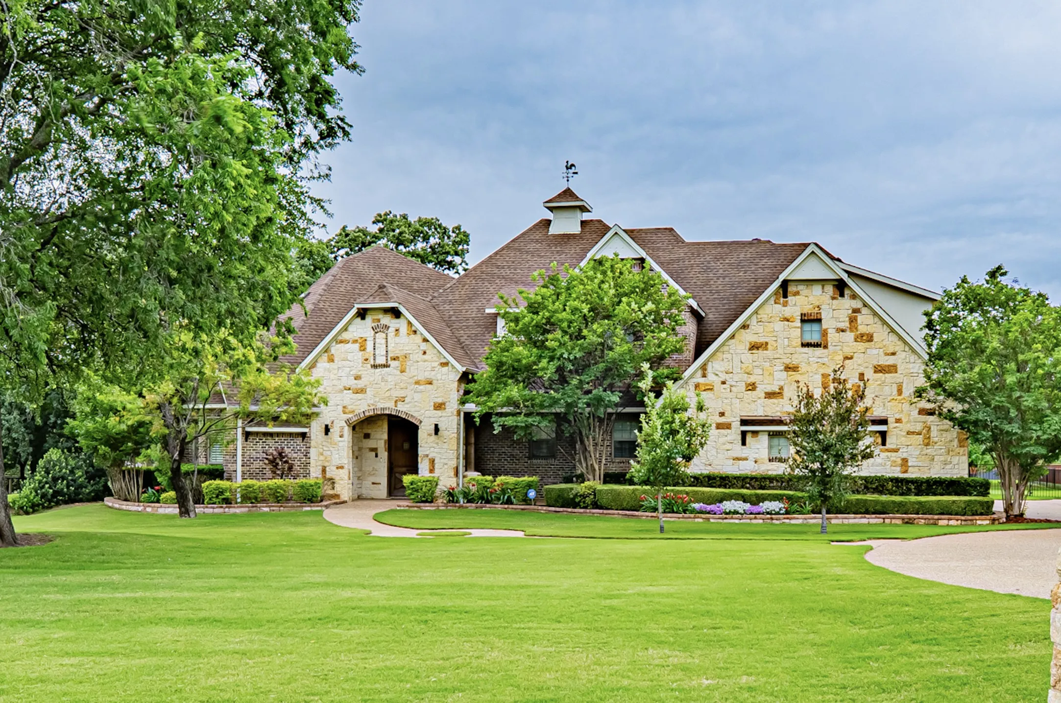 Single Family Residence For Sale in Denton County , 710 Corsica Court, Argyle, Texas 76226, 5 Bedroom, 5 Bathroom, 3 Garage spaces, 4,018 Sqft, built in 2010, mls#21339895, Real Estate Agent in Argyle, Homes For Sale in Denton county, Homes For Sale in Argyle, Realtor in Argyle Texas, Real Estate Brokerage Independent Realty Texas, Luminita Cordes Realtor