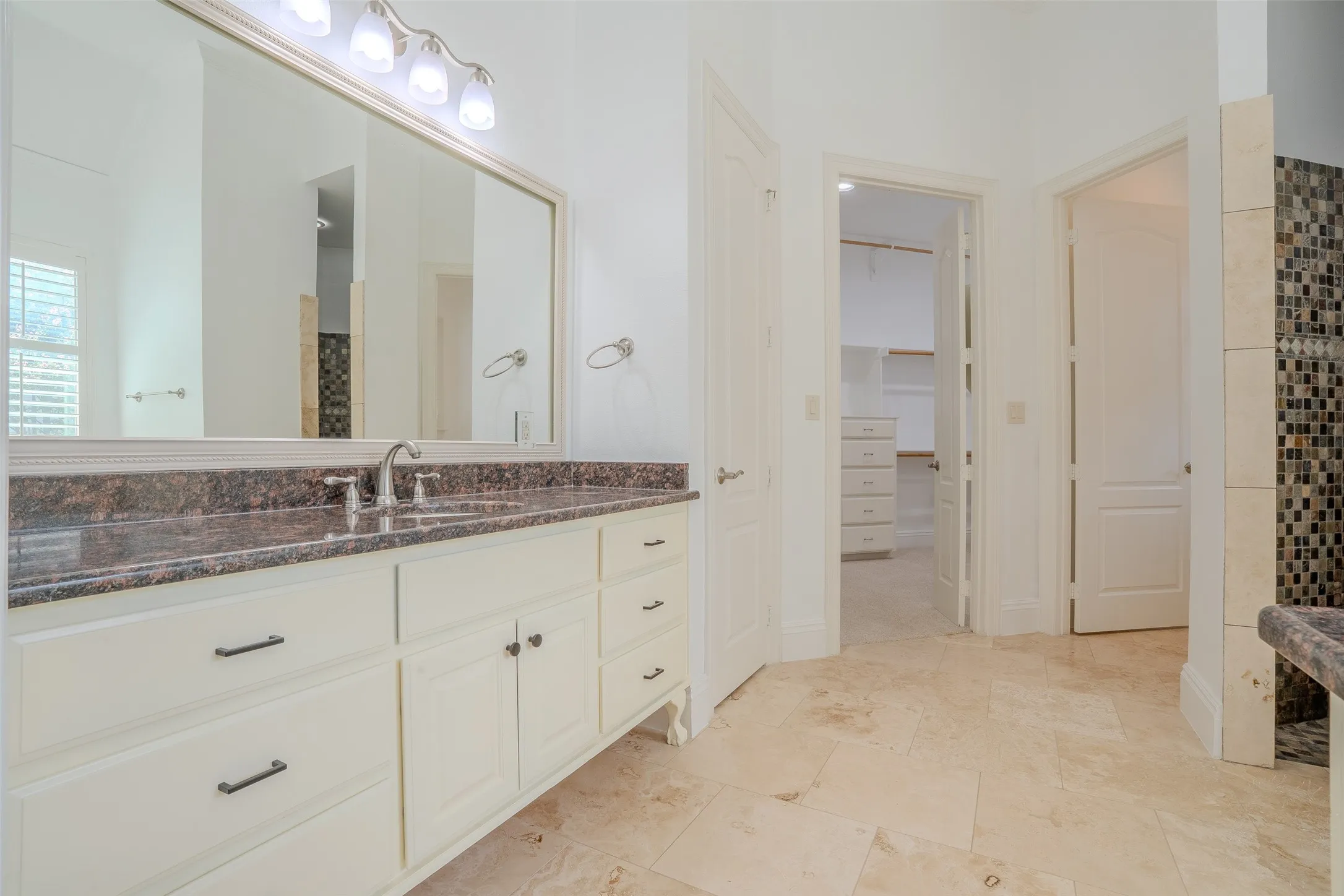 Primary bath with dual vanities and sinks, a walk in shower and jacuzzi tub