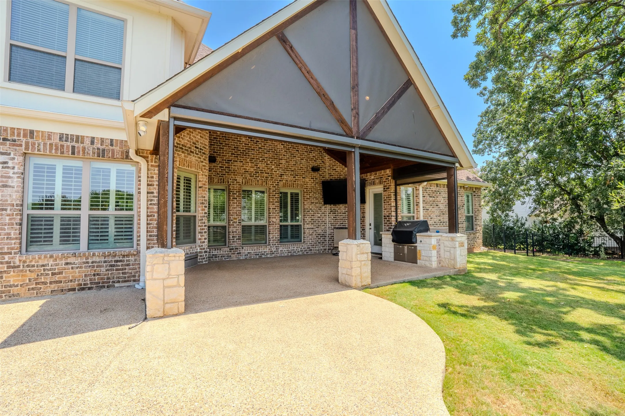 covered patio with drop down remote controlled screens and Twin Eagles grill