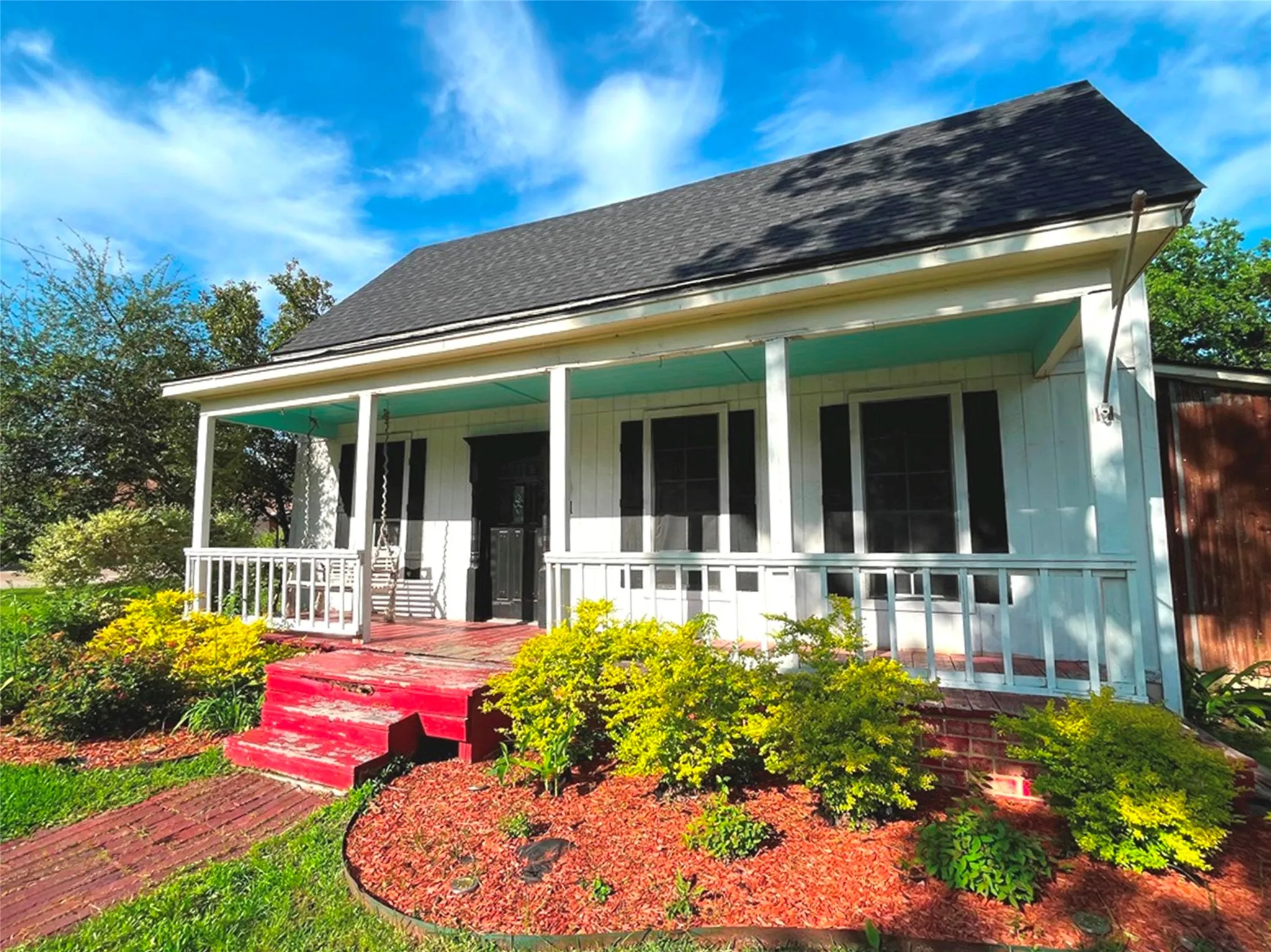 Single Family Residence For Sale in Kaufman County , 301 S Main Street, Crandall, Texas 75114, 2 Bedroom, 2 Bathroom, Garage spaces, 1,132 Sqft, built in 1950, mls#21345411, Real Estate Agent in Crandall, Homes For Sale in Kaufman county, Homes For Sale in Crandall, Realtor in Crandall Texas, Real Estate Brokerage Independent Realty Texas, Luminita Cordes Realtor