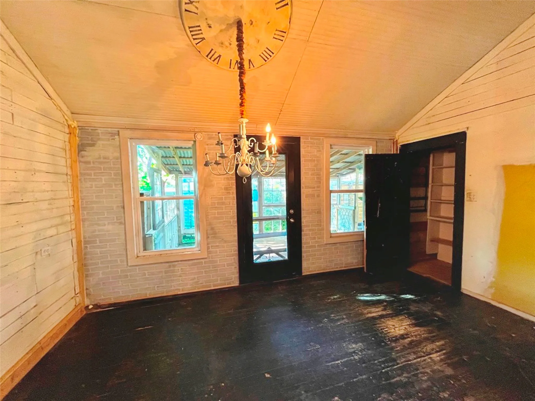 Single Family Residence For Sale in Kaufman County , 301 S Main Street, Crandall, Texas 75114, 2 Bedroom, 2 Bathroom, Garage spaces, 1,132 Sqft, built in 1950, mls#21345411, Real Estate Agent in Crandall, Homes For Sale in Kaufman county, Homes For Sale in Crandall, Realtor in Crandall Texas, Real Estate Brokerage Independent Realty Texas, Luminita Cordes Realtor