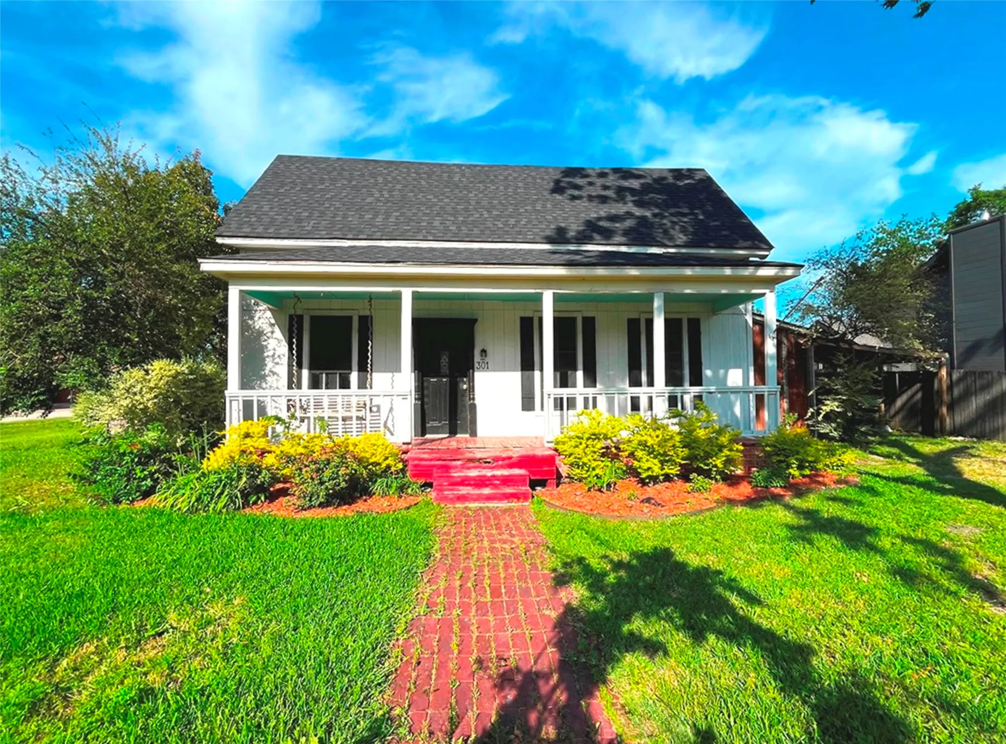 Single Family Residence For Sale in Kaufman County , 301 S Main Street, Crandall, Texas 75114, 2 Bedroom, 2 Bathroom, Garage spaces, 1,132 Sqft, built in 1950, mls#21345411, Real Estate Agent in Crandall, Homes For Sale in Kaufman county, Homes For Sale in Crandall, Realtor in Crandall Texas, Real Estate Brokerage Independent Realty Texas, Luminita Cordes Realtor