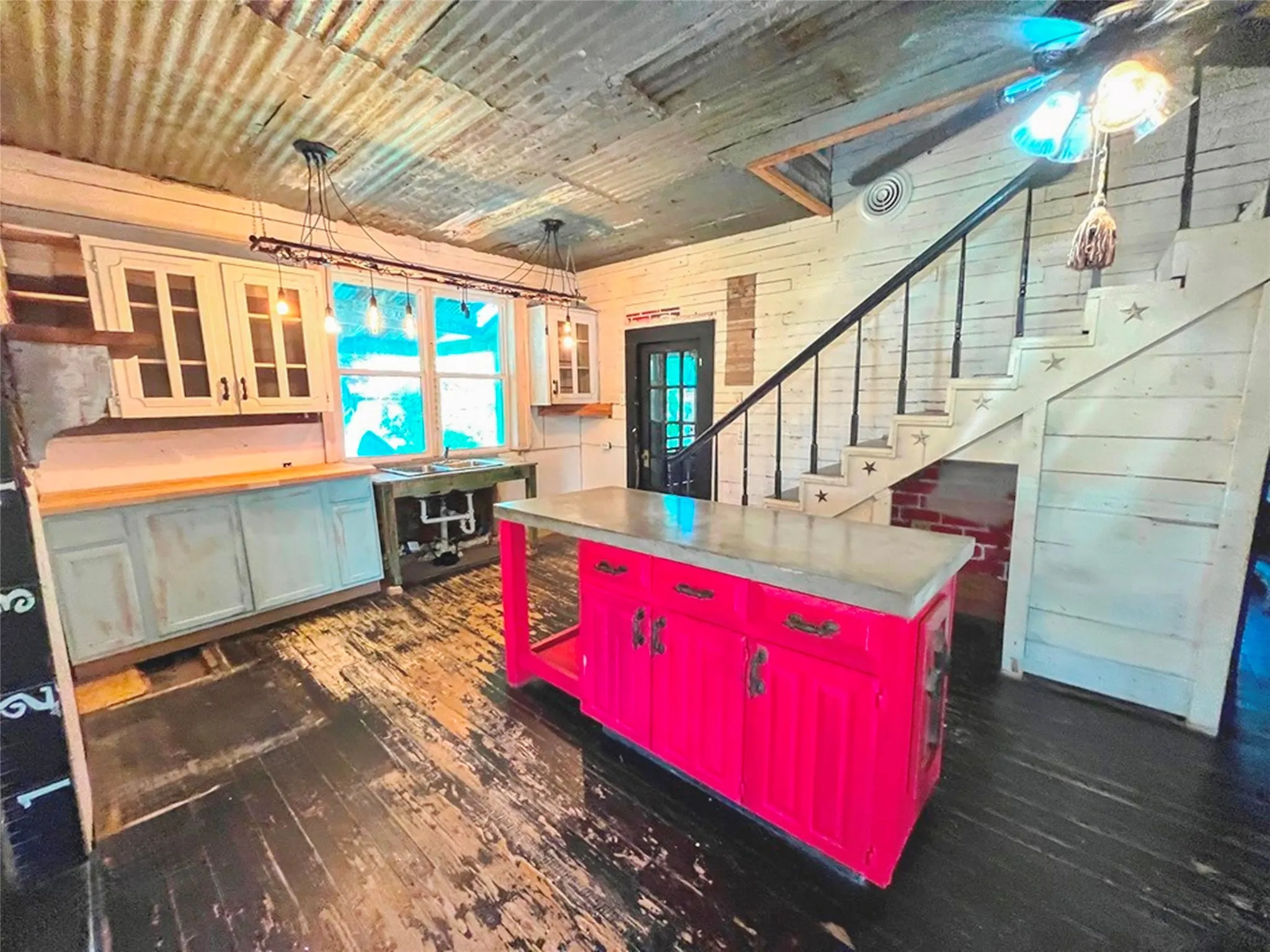 Single Family Residence For Sale in Kaufman County , 301 S Main Street, Crandall, Texas 75114, 2 Bedroom, 2 Bathroom, Garage spaces, 1,132 Sqft, built in 1950, mls#21345411, Real Estate Agent in Crandall, Homes For Sale in Kaufman county, Homes For Sale in Crandall, Realtor in Crandall Texas, Real Estate Brokerage Independent Realty Texas, Luminita Cordes Realtor
