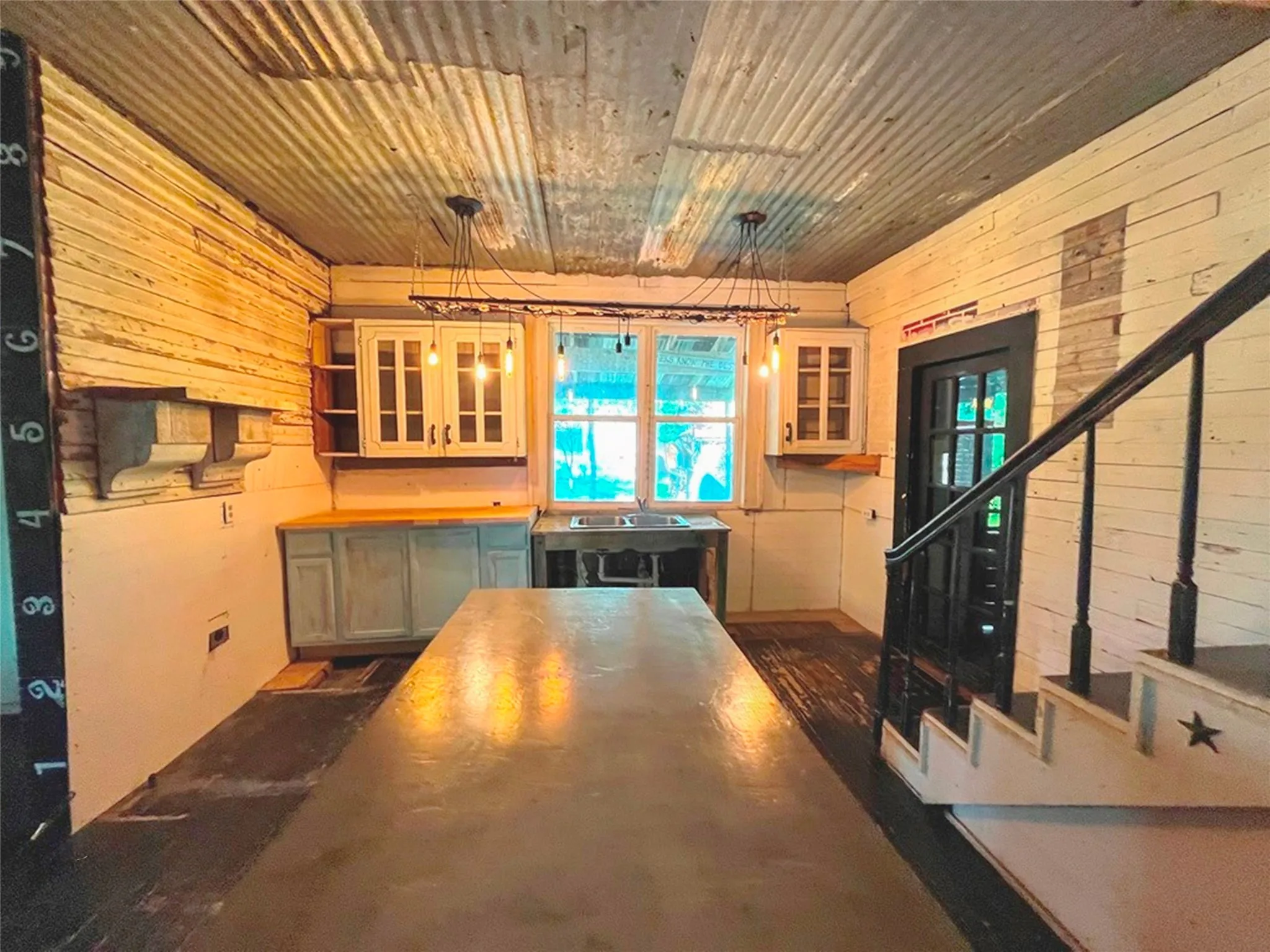Single Family Residence For Sale in Kaufman County , 301 S Main Street, Crandall, Texas 75114, 2 Bedroom, 2 Bathroom, Garage spaces, 1,132 Sqft, built in 1950, mls#21345411, Real Estate Agent in Crandall, Homes For Sale in Kaufman county, Homes For Sale in Crandall, Realtor in Crandall Texas, Real Estate Brokerage Independent Realty Texas, Luminita Cordes Realtor