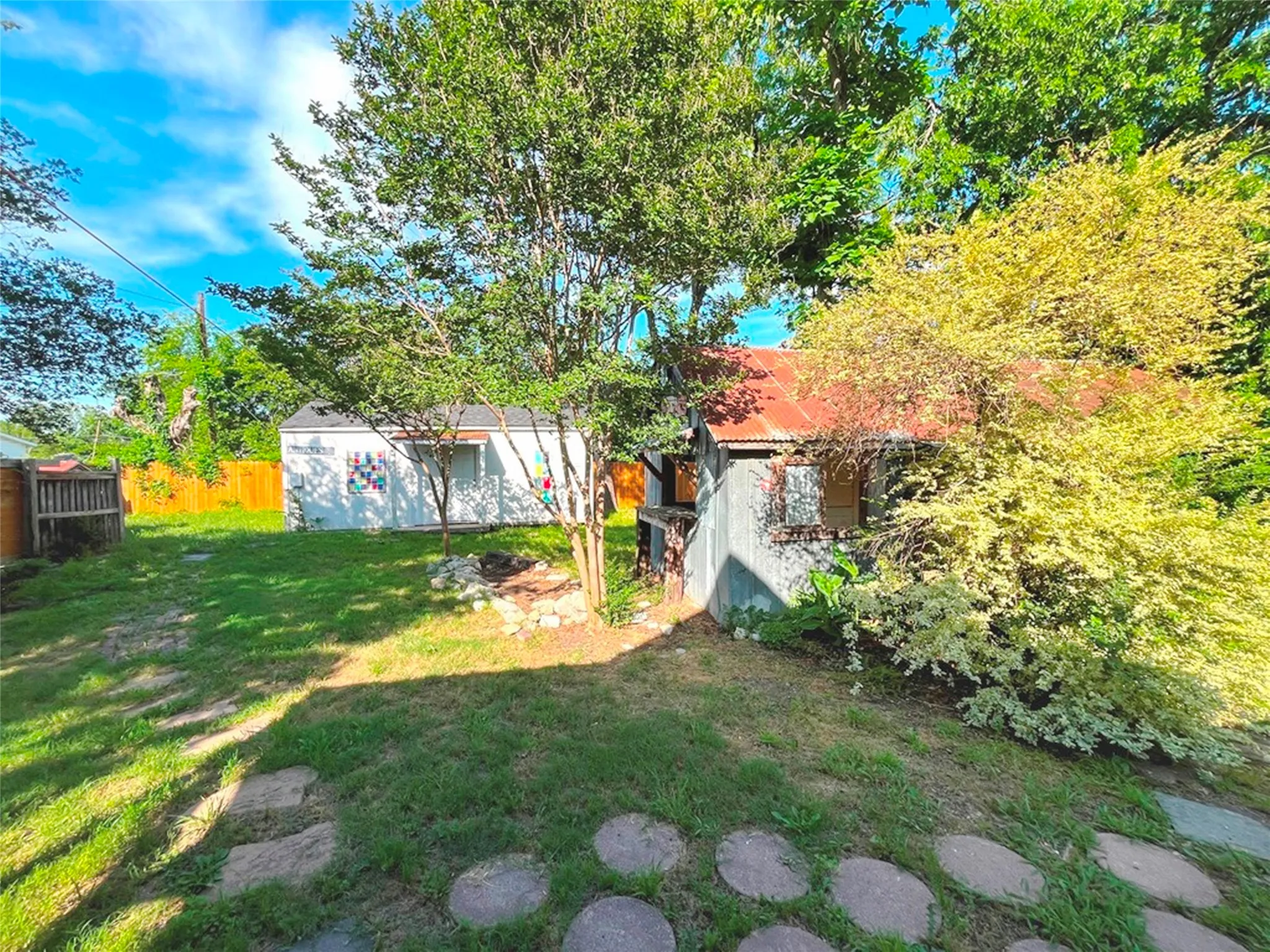 Single Family Residence For Sale in Kaufman County , 301 S Main Street, Crandall, Texas 75114, 2 Bedroom, 2 Bathroom, Garage spaces, 1,132 Sqft, built in 1950, mls#21345411, Real Estate Agent in Crandall, Homes For Sale in Kaufman county, Homes For Sale in Crandall, Realtor in Crandall Texas, Real Estate Brokerage Independent Realty Texas, Luminita Cordes Realtor