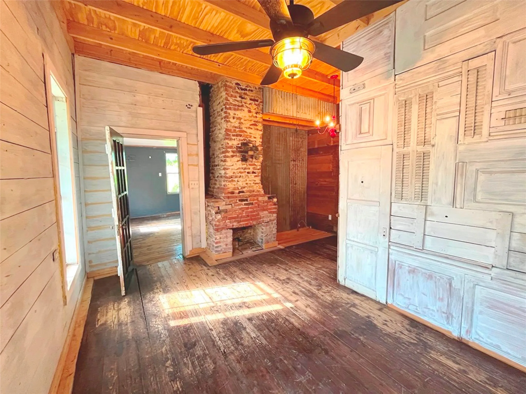 Single Family Residence For Sale in Kaufman County , 301 S Main Street, Crandall, Texas 75114, 2 Bedroom, 2 Bathroom, Garage spaces, 1,132 Sqft, built in 1950, mls#21345411, Real Estate Agent in Crandall, Homes For Sale in Kaufman county, Homes For Sale in Crandall, Realtor in Crandall Texas, Real Estate Brokerage Independent Realty Texas, Luminita Cordes Realtor