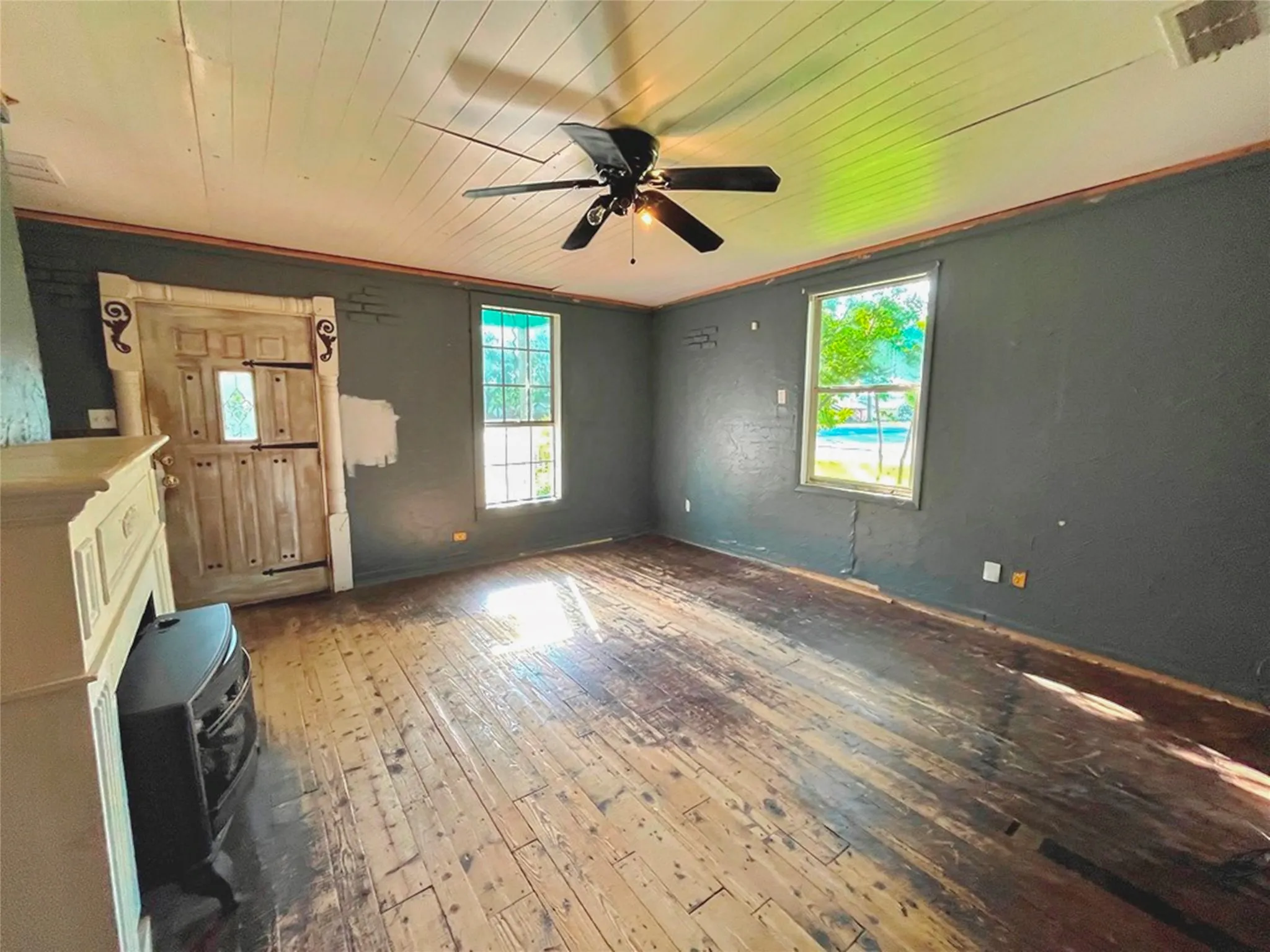 Single Family Residence For Sale in Kaufman County , 301 S Main Street, Crandall, Texas 75114, 2 Bedroom, 2 Bathroom, Garage spaces, 1,132 Sqft, built in 1950, mls#21345411, Real Estate Agent in Crandall, Homes For Sale in Kaufman county, Homes For Sale in Crandall, Realtor in Crandall Texas, Real Estate Brokerage Independent Realty Texas, Luminita Cordes Realtor
