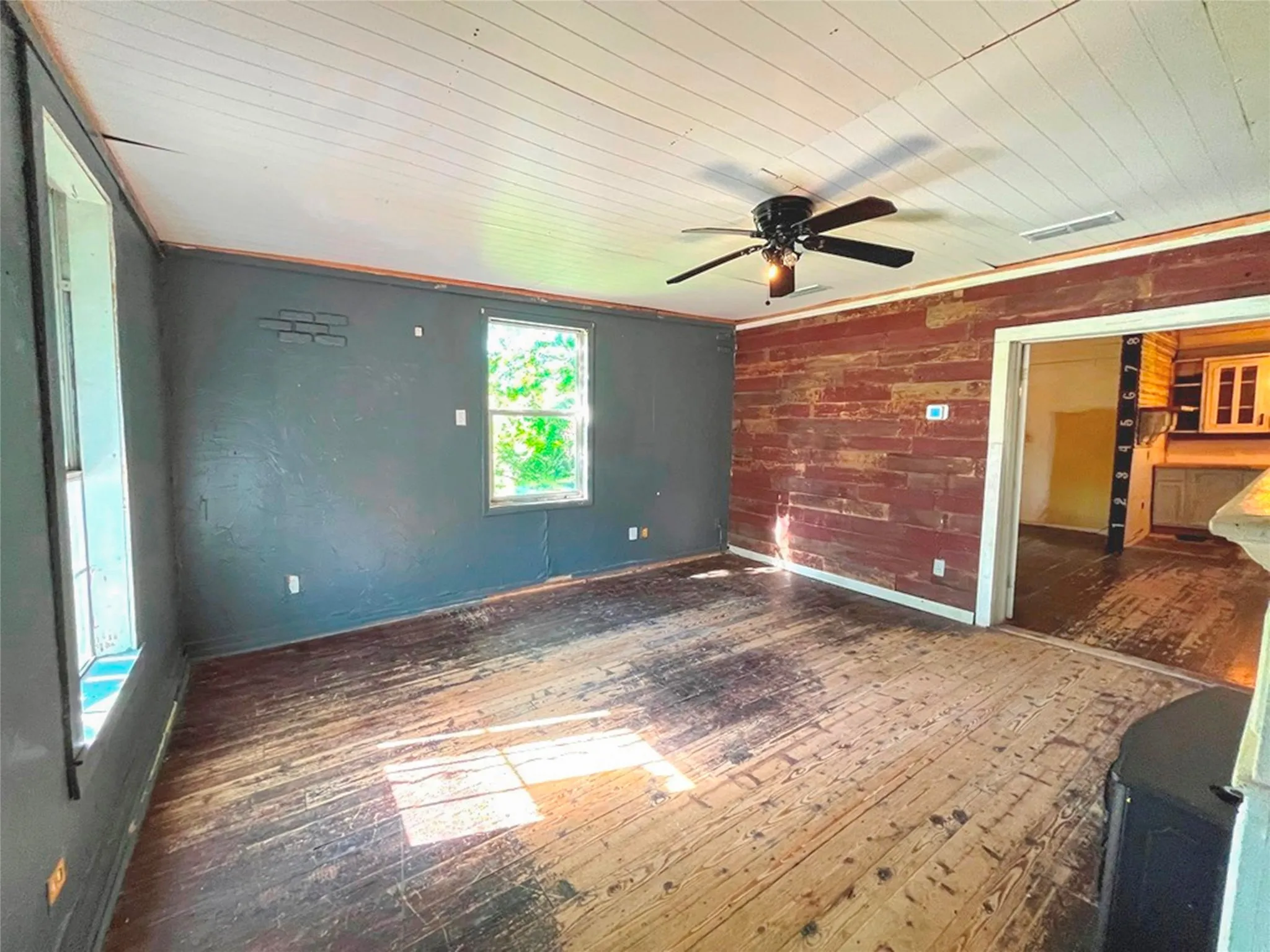 Single Family Residence For Sale in Kaufman County , 301 S Main Street, Crandall, Texas 75114, 2 Bedroom, 2 Bathroom, Garage spaces, 1,132 Sqft, built in 1950, mls#21345411, Real Estate Agent in Crandall, Homes For Sale in Kaufman county, Homes For Sale in Crandall, Realtor in Crandall Texas, Real Estate Brokerage Independent Realty Texas, Luminita Cordes Realtor