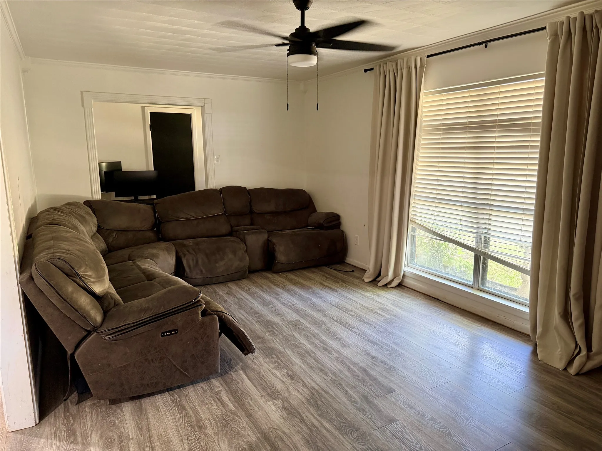 Single Family Residence For Sale in Kaufman County , 1599 Anthony Street, Kaufman, Texas 75142, 3 Bedroom, 2 Bathroom, 2 Garage spaces, 1,600 Sqft, built in 1961, mls#21341447, Real Estate Agent in Kaufman, Homes For Sale in Kaufman county, Homes For Sale in Kaufman, Realtor in Kaufman Texas, Real Estate Brokerage Independent Realty Texas, Luminita Cordes Realtor