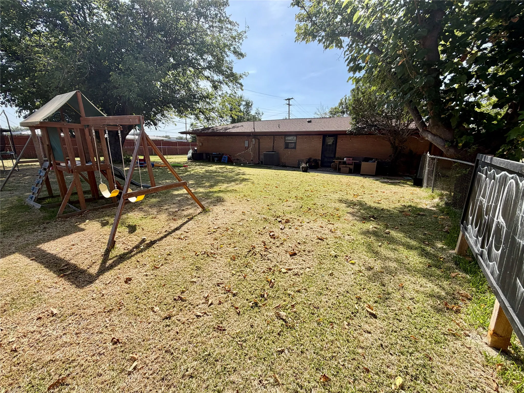 Single Family Residence For Sale in Kaufman County , 1599 Anthony Street, Kaufman, Texas 75142, 3 Bedroom, 2 Bathroom, 2 Garage spaces, 1,600 Sqft, built in 1961, mls#21341447, Real Estate Agent in Kaufman, Homes For Sale in Kaufman county, Homes For Sale in Kaufman, Realtor in Kaufman Texas, Real Estate Brokerage Independent Realty Texas, Luminita Cordes Realtor