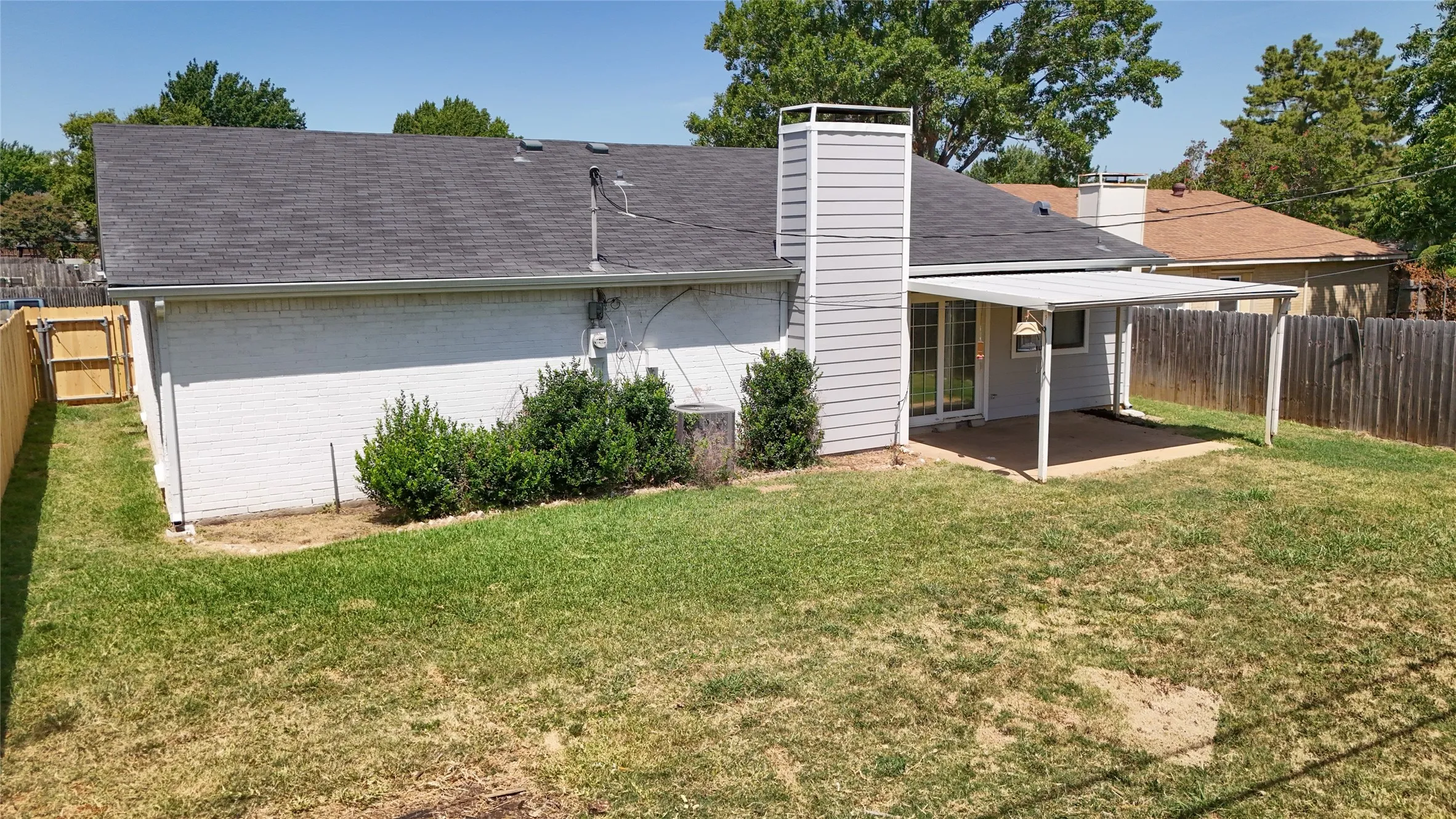 Single Family Residence For Sale in Tarrant County , 1915 Lavon Creek Lane, Arlington, Texas 76006, 3 Bedroom, 2 Bathroom, 2 Garage spaces, 1,970 Sqft, built in 1979, mls#21336532, Real Estate Agent in Arlington, Homes For Sale in Tarrant county, Homes For Sale in Arlington, Realtor in Arlington Texas, Real Estate Brokerage Independent Realty Texas, Luminita Cordes Realtor
