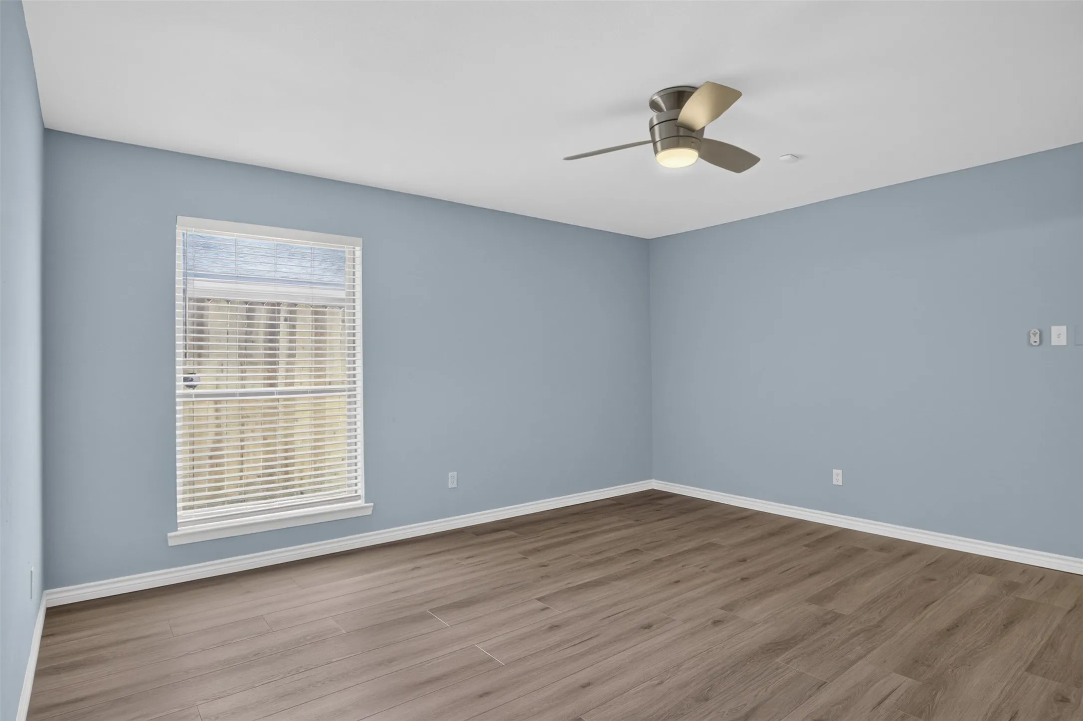 Single Family Residence For Sale in Tarrant County , 1915 Lavon Creek Lane, Arlington, Texas 76006, 3 Bedroom, 2 Bathroom, 2 Garage spaces, 1,970 Sqft, built in 1979, mls#21336532, Real Estate Agent in Arlington, Homes For Sale in Tarrant county, Homes For Sale in Arlington, Realtor in Arlington Texas, Real Estate Brokerage Independent Realty Texas, Luminita Cordes Realtor