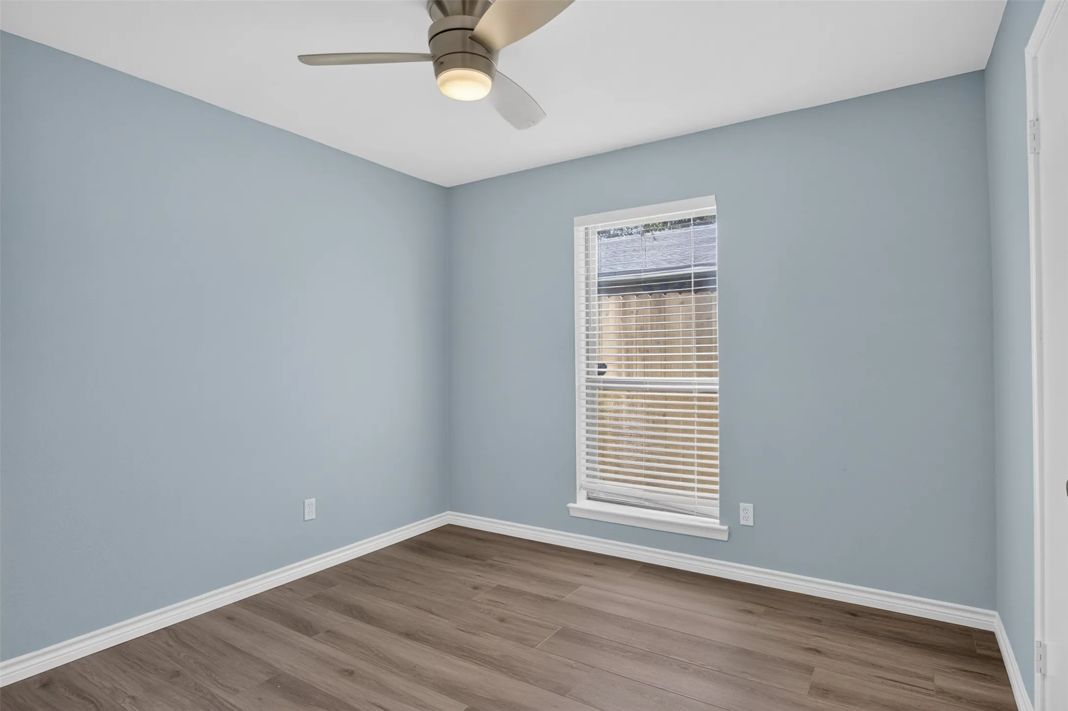 Single Family Residence For Sale in Tarrant County , 1915 Lavon Creek Lane, Arlington, Texas 76006, 3 Bedroom, 2 Bathroom, 2 Garage spaces, 1,970 Sqft, built in 1979, mls#21336532, Real Estate Agent in Arlington, Homes For Sale in Tarrant county, Homes For Sale in Arlington, Realtor in Arlington Texas, Real Estate Brokerage Independent Realty Texas, Luminita Cordes Realtor