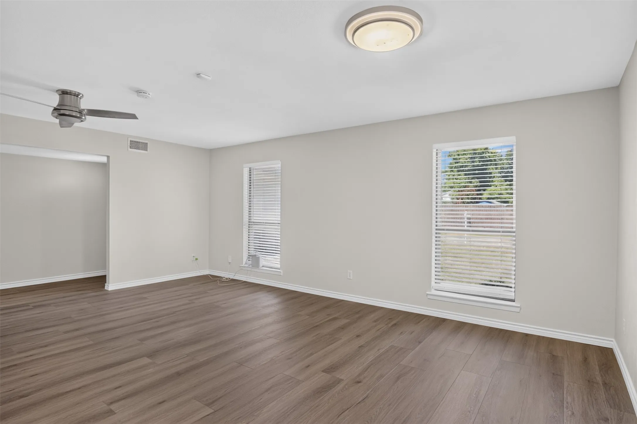 Single Family Residence For Sale in Tarrant County , 1915 Lavon Creek Lane, Arlington, Texas 76006, 3 Bedroom, 2 Bathroom, 2 Garage spaces, 1,970 Sqft, built in 1979, mls#21336532, Real Estate Agent in Arlington, Homes For Sale in Tarrant county, Homes For Sale in Arlington, Realtor in Arlington Texas, Real Estate Brokerage Independent Realty Texas, Luminita Cordes Realtor