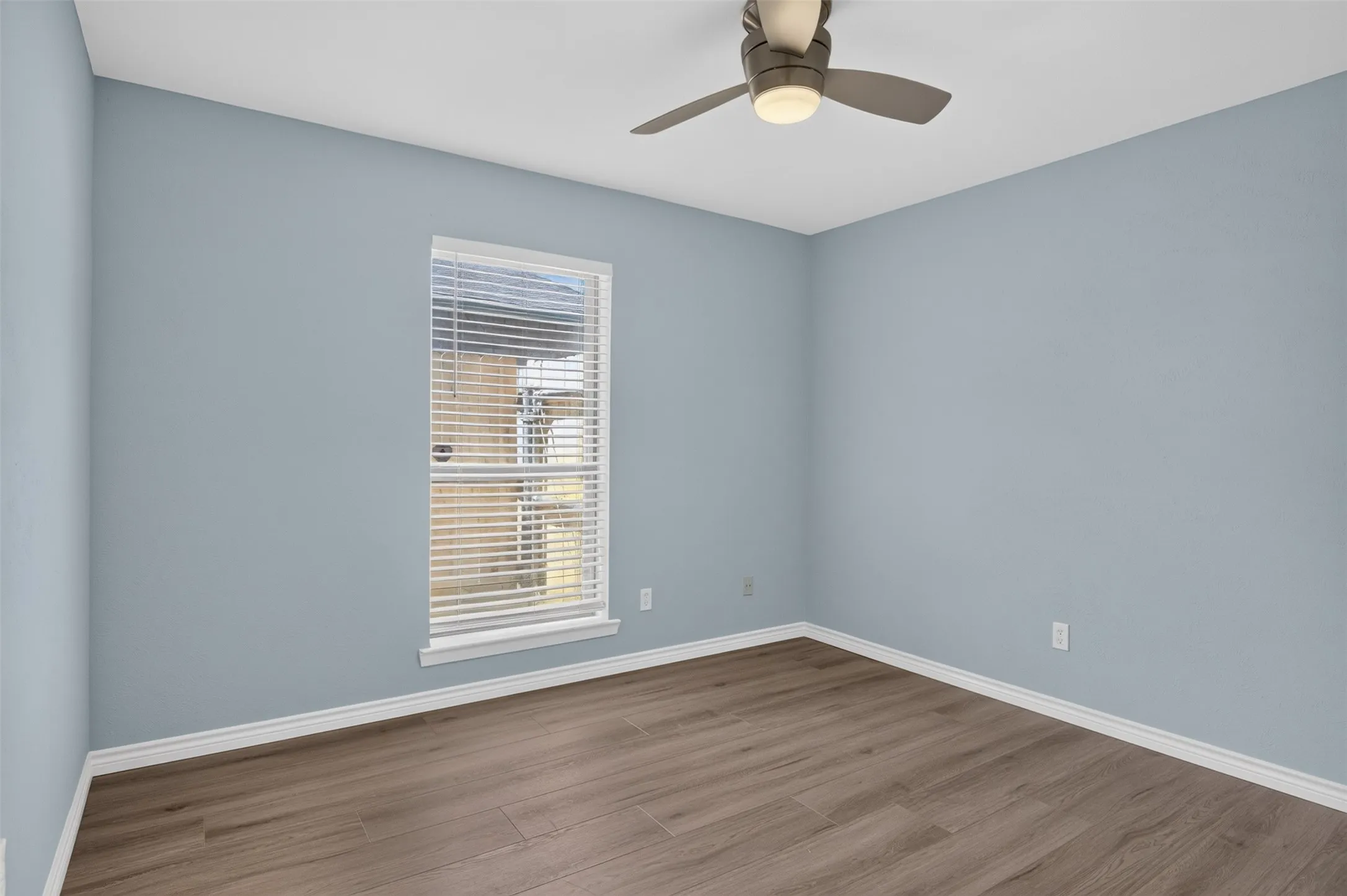Single Family Residence For Sale in Tarrant County , 1915 Lavon Creek Lane, Arlington, Texas 76006, 3 Bedroom, 2 Bathroom, 2 Garage spaces, 1,970 Sqft, built in 1979, mls#21336532, Real Estate Agent in Arlington, Homes For Sale in Tarrant county, Homes For Sale in Arlington, Realtor in Arlington Texas, Real Estate Brokerage Independent Realty Texas, Luminita Cordes Realtor