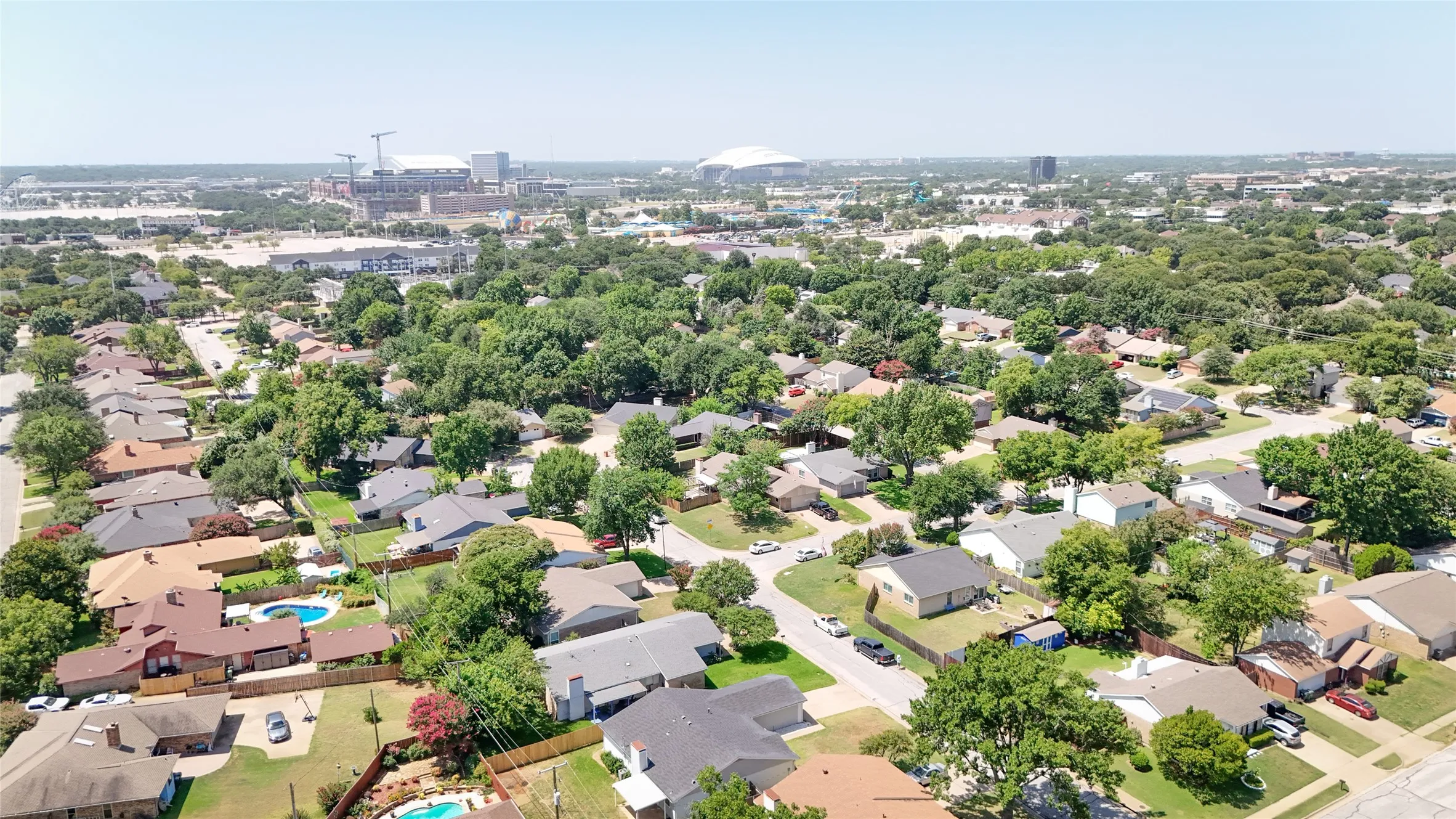 Single Family Residence For Sale in Tarrant County , 1915 Lavon Creek Lane, Arlington, Texas 76006, 3 Bedroom, 2 Bathroom, 2 Garage spaces, 1,970 Sqft, built in 1979, mls#21336532, Real Estate Agent in Arlington, Homes For Sale in Tarrant county, Homes For Sale in Arlington, Realtor in Arlington Texas, Real Estate Brokerage Independent Realty Texas, Luminita Cordes Realtor