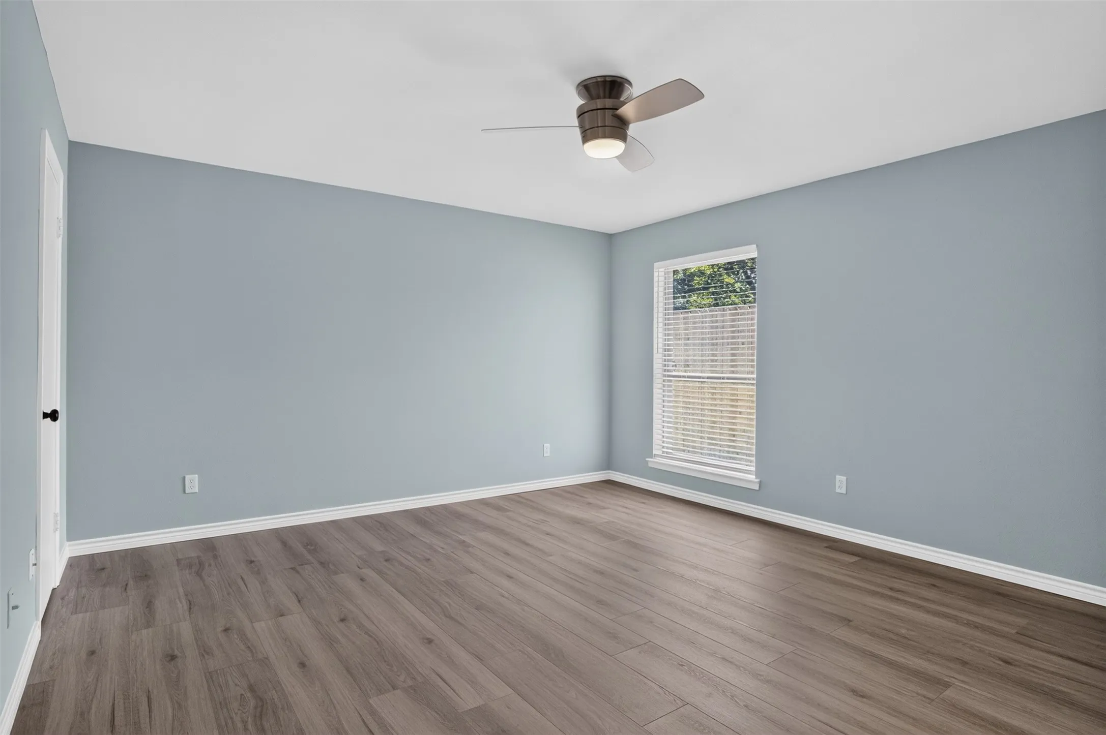 Single Family Residence For Sale in Tarrant County , 1915 Lavon Creek Lane, Arlington, Texas 76006, 3 Bedroom, 2 Bathroom, 2 Garage spaces, 1,970 Sqft, built in 1979, mls#21336532, Real Estate Agent in Arlington, Homes For Sale in Tarrant county, Homes For Sale in Arlington, Realtor in Arlington Texas, Real Estate Brokerage Independent Realty Texas, Luminita Cordes Realtor