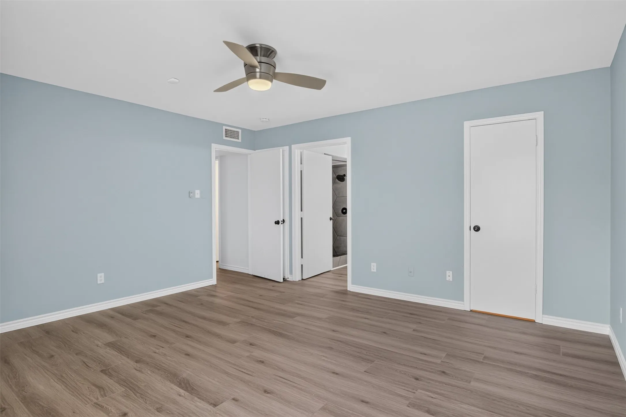 Single Family Residence For Sale in Tarrant County , 1915 Lavon Creek Lane, Arlington, Texas 76006, 3 Bedroom, 2 Bathroom, 2 Garage spaces, 1,970 Sqft, built in 1979, mls#21336532, Real Estate Agent in Arlington, Homes For Sale in Tarrant county, Homes For Sale in Arlington, Realtor in Arlington Texas, Real Estate Brokerage Independent Realty Texas, Luminita Cordes Realtor