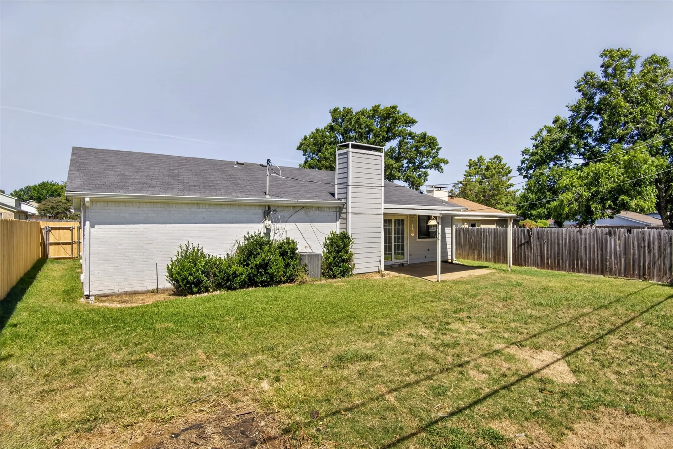 Single Family Residence For Sale in Tarrant County , 1915 Lavon Creek Lane, Arlington, Texas 76006, 3 Bedroom, 2 Bathroom, 2 Garage spaces, 1,970 Sqft, built in 1979, mls#21336532, Real Estate Agent in Arlington, Homes For Sale in Tarrant county, Homes For Sale in Arlington, Realtor in Arlington Texas, Real Estate Brokerage Independent Realty Texas, Luminita Cordes Realtor