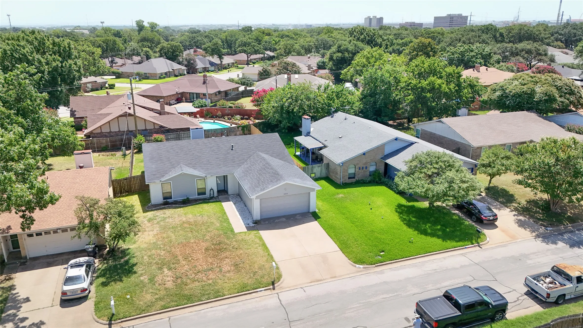 Single Family Residence For Sale in Tarrant County , 1915 Lavon Creek Lane, Arlington, Texas 76006, 3 Bedroom, 2 Bathroom, 2 Garage spaces, 1,970 Sqft, built in 1979, mls#21336532, Real Estate Agent in Arlington, Homes For Sale in Tarrant county, Homes For Sale in Arlington, Realtor in Arlington Texas, Real Estate Brokerage Independent Realty Texas, Luminita Cordes Realtor