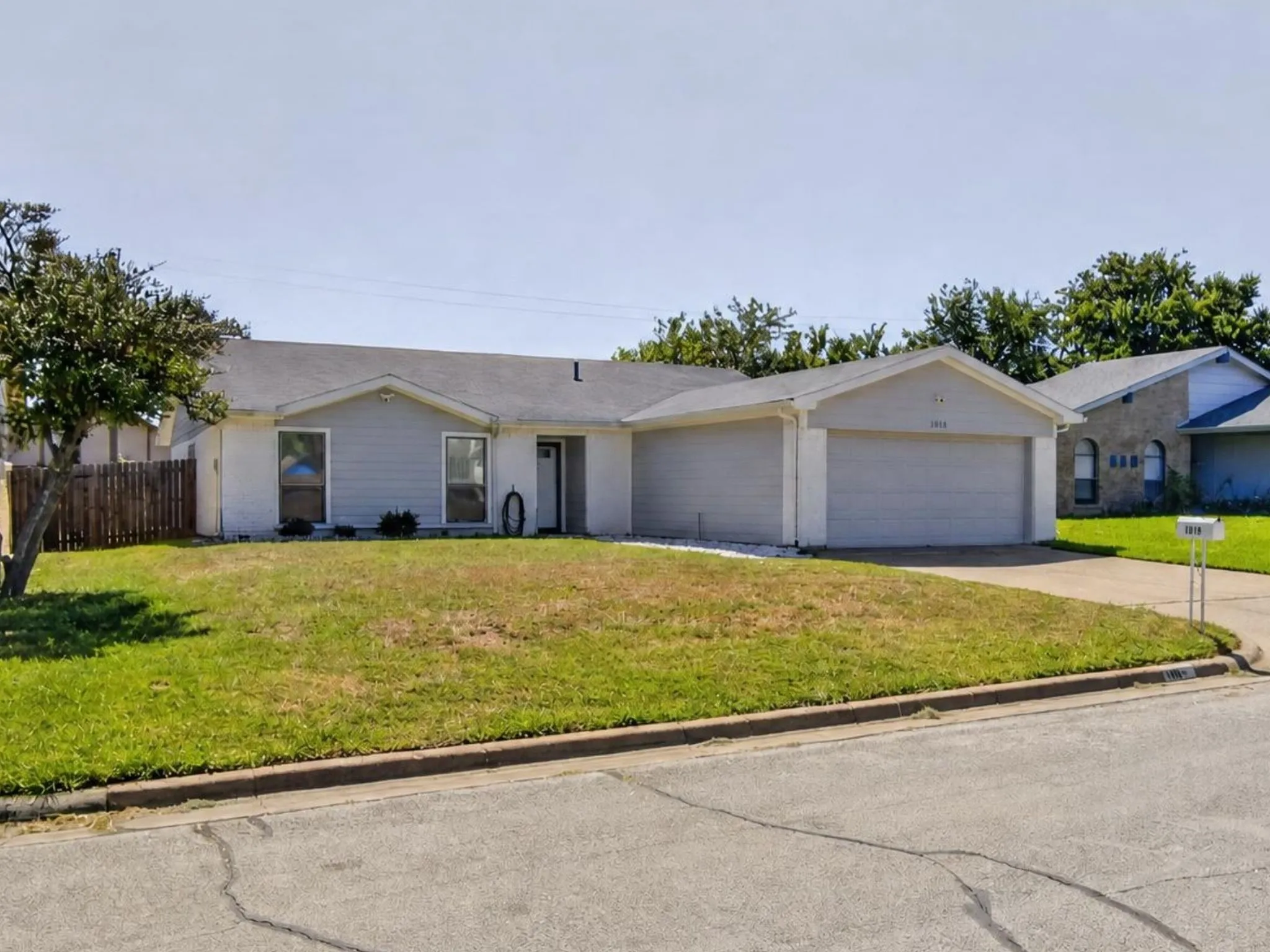 Single Family Residence For Sale in Tarrant County , 1915 Lavon Creek Lane, Arlington, Texas 76006, 3 Bedroom, 2 Bathroom, 2 Garage spaces, 1,970 Sqft, built in 1979, mls#21336532, Real Estate Agent in Arlington, Homes For Sale in Tarrant county, Homes For Sale in Arlington, Realtor in Arlington Texas, Real Estate Brokerage Independent Realty Texas, Luminita Cordes Realtor