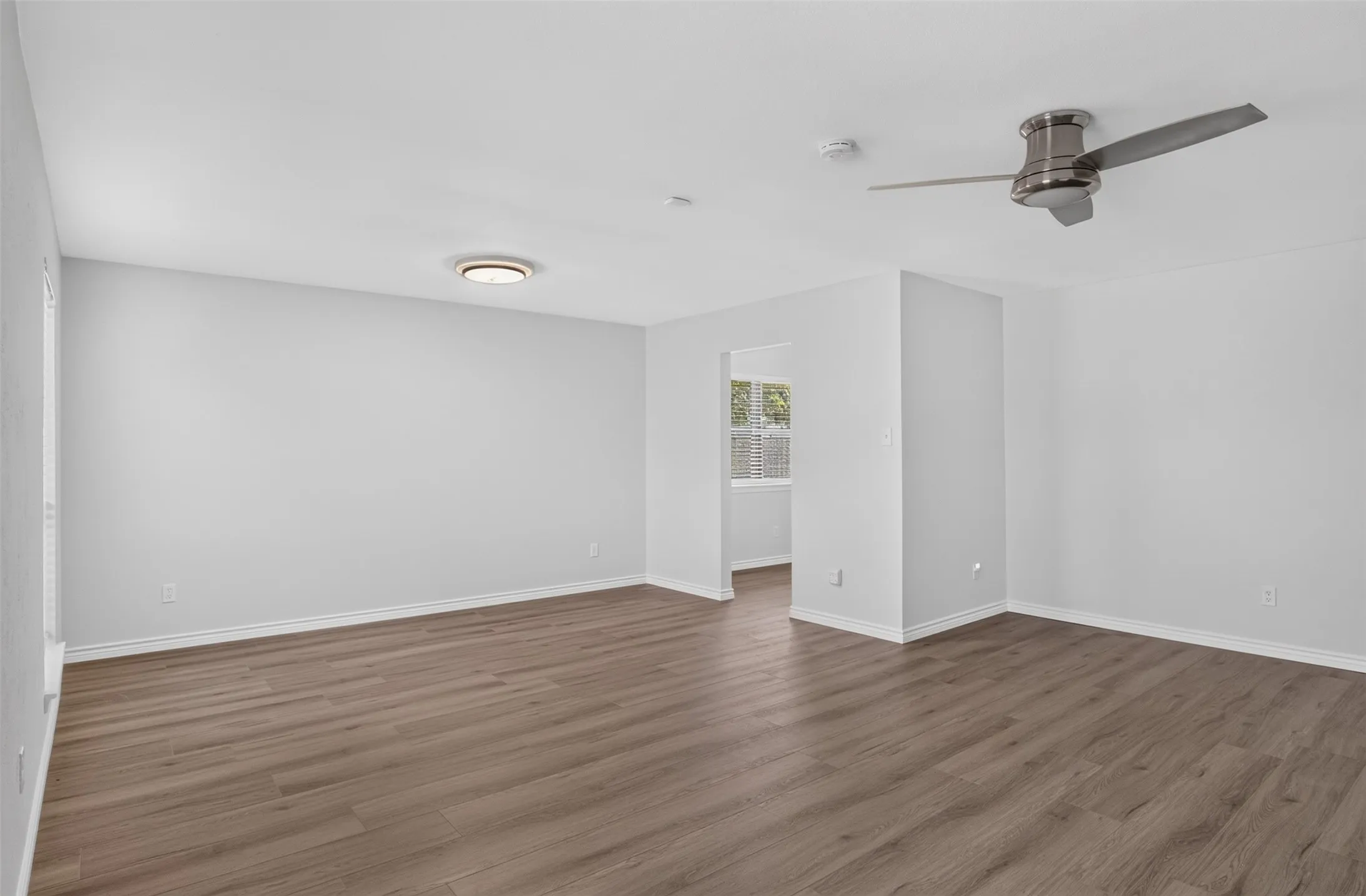 Single Family Residence For Sale in Tarrant County , 1915 Lavon Creek Lane, Arlington, Texas 76006, 3 Bedroom, 2 Bathroom, 2 Garage spaces, 1,970 Sqft, built in 1979, mls#21336532, Real Estate Agent in Arlington, Homes For Sale in Tarrant county, Homes For Sale in Arlington, Realtor in Arlington Texas, Real Estate Brokerage Independent Realty Texas, Luminita Cordes Realtor