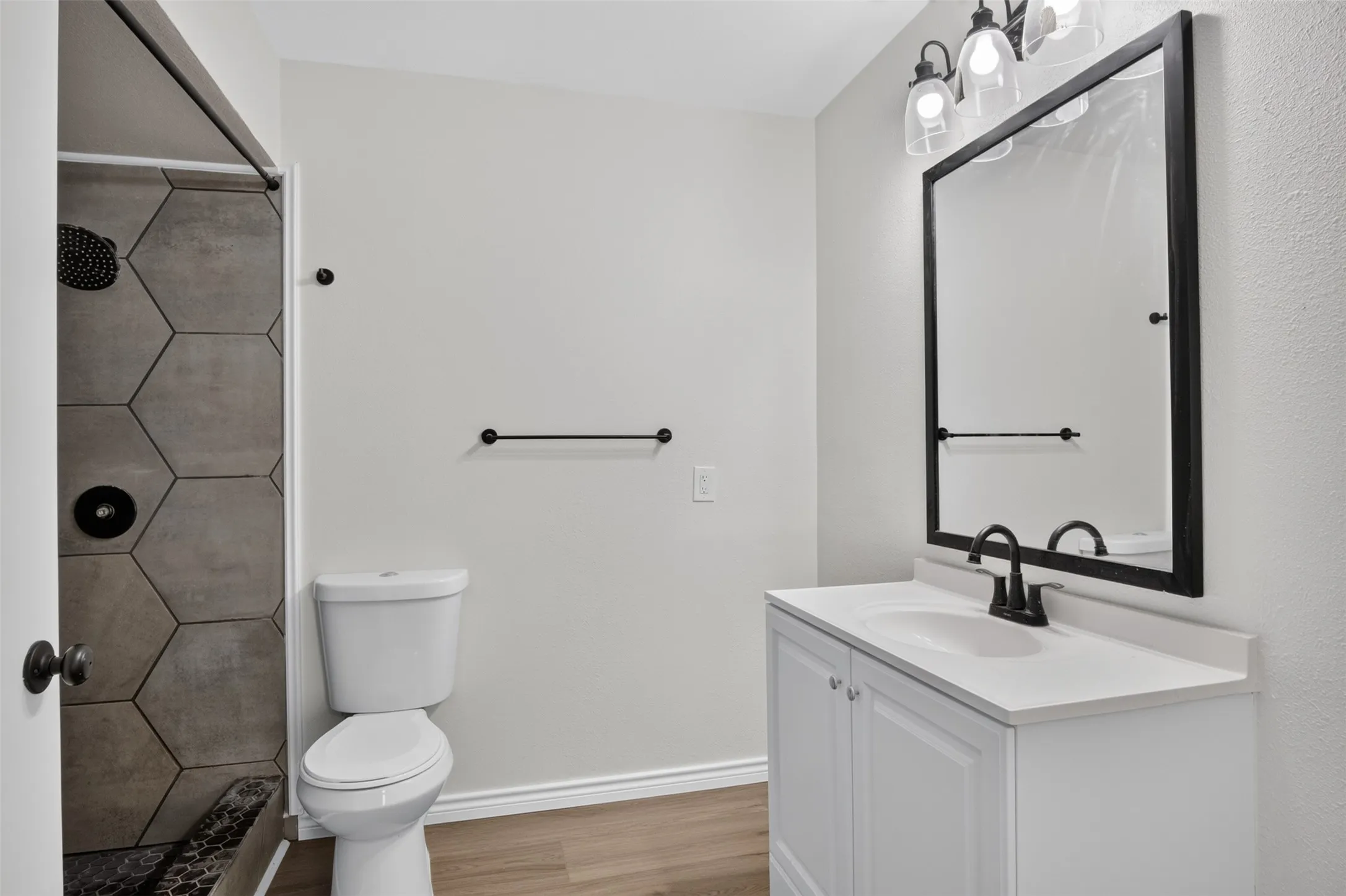 Single Family Residence For Sale in Tarrant County , 1915 Lavon Creek Lane, Arlington, Texas 76006, 3 Bedroom, 2 Bathroom, 2 Garage spaces, 1,970 Sqft, built in 1979, mls#21336532, Real Estate Agent in Arlington, Homes For Sale in Tarrant county, Homes For Sale in Arlington, Realtor in Arlington Texas, Real Estate Brokerage Independent Realty Texas, Luminita Cordes Realtor