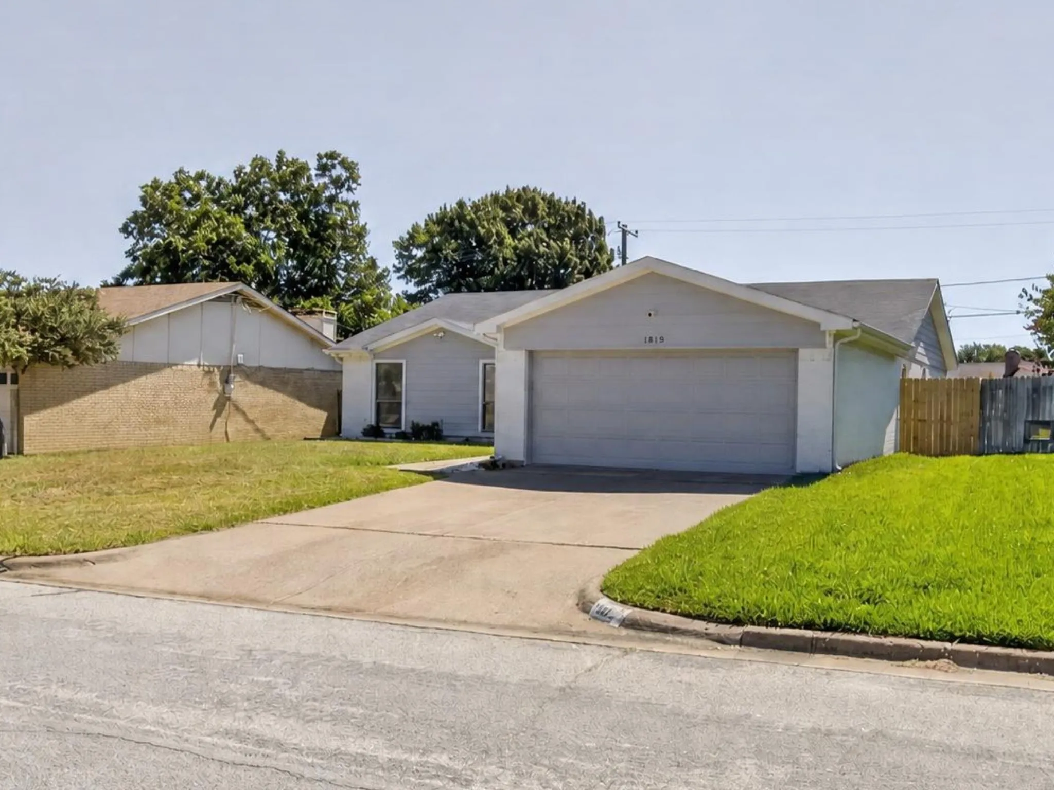 Single Family Residence For Sale in Tarrant County , 1915 Lavon Creek Lane, Arlington, Texas 76006, 3 Bedroom, 2 Bathroom, 2 Garage spaces, 1,970 Sqft, built in 1979, mls#21336532, Real Estate Agent in Arlington, Homes For Sale in Tarrant county, Homes For Sale in Arlington, Realtor in Arlington Texas, Real Estate Brokerage Independent Realty Texas, Luminita Cordes Realtor