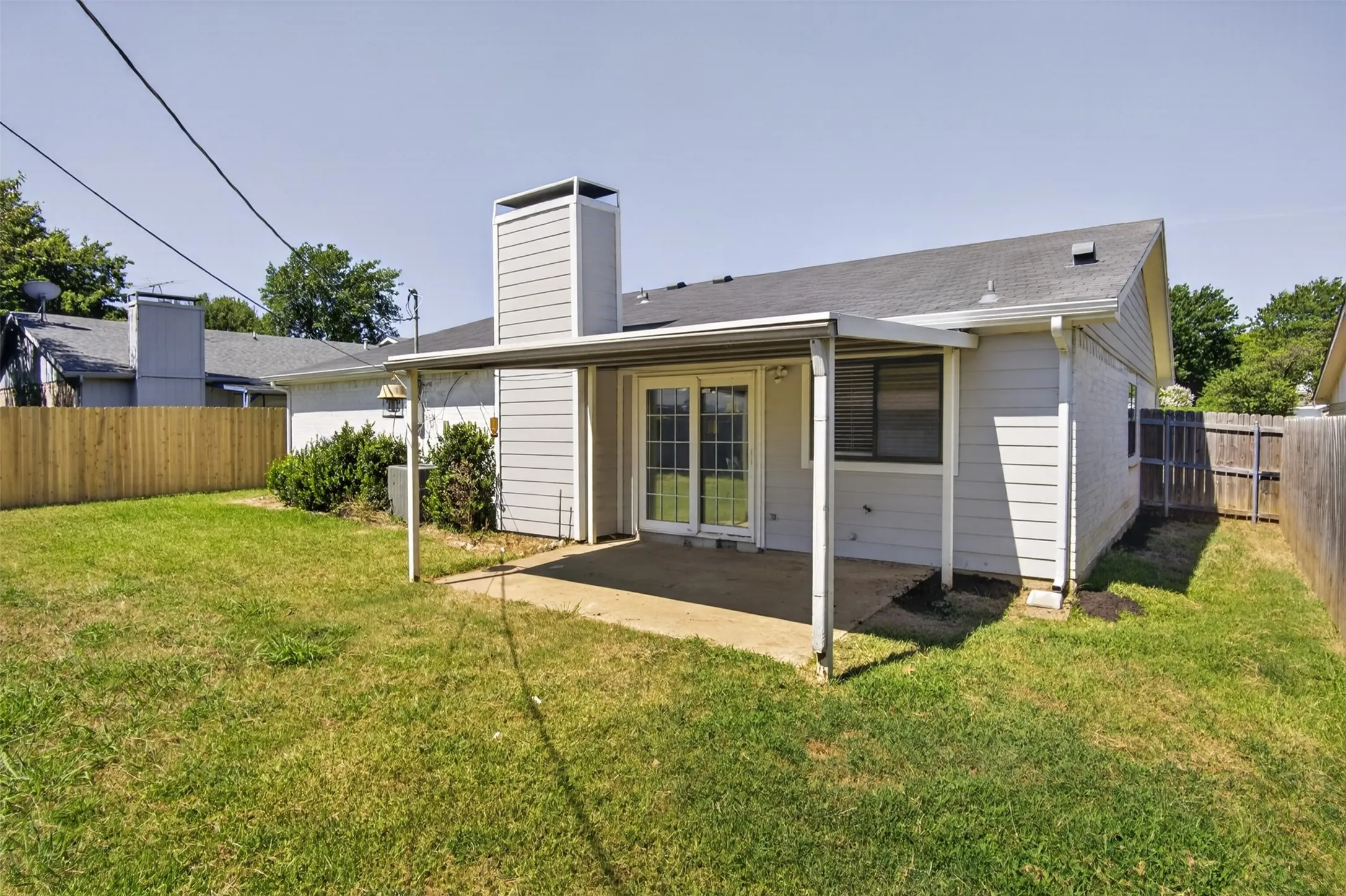 Single Family Residence For Sale in Tarrant County , 1915 Lavon Creek Lane, Arlington, Texas 76006, 3 Bedroom, 2 Bathroom, 2 Garage spaces, 1,970 Sqft, built in 1979, mls#21336532, Real Estate Agent in Arlington, Homes For Sale in Tarrant county, Homes For Sale in Arlington, Realtor in Arlington Texas, Real Estate Brokerage Independent Realty Texas, Luminita Cordes Realtor