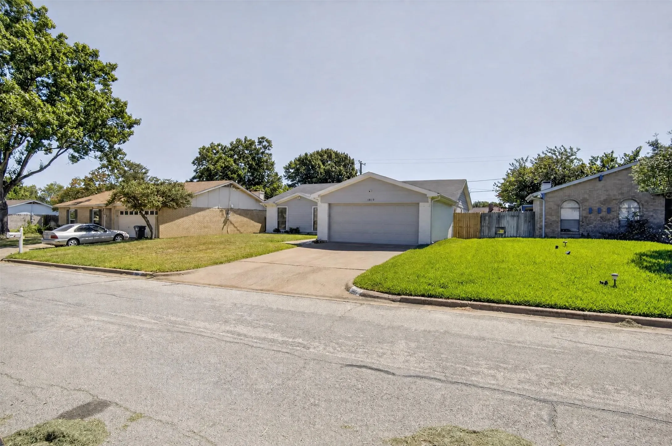 Single Family Residence For Sale in Tarrant County , 1915 Lavon Creek Lane, Arlington, Texas 76006, 3 Bedroom, 2 Bathroom, 2 Garage spaces, 1,970 Sqft, built in 1979, mls#21336532, Real Estate Agent in Arlington, Homes For Sale in Tarrant county, Homes For Sale in Arlington, Realtor in Arlington Texas, Real Estate Brokerage Independent Realty Texas, Luminita Cordes Realtor