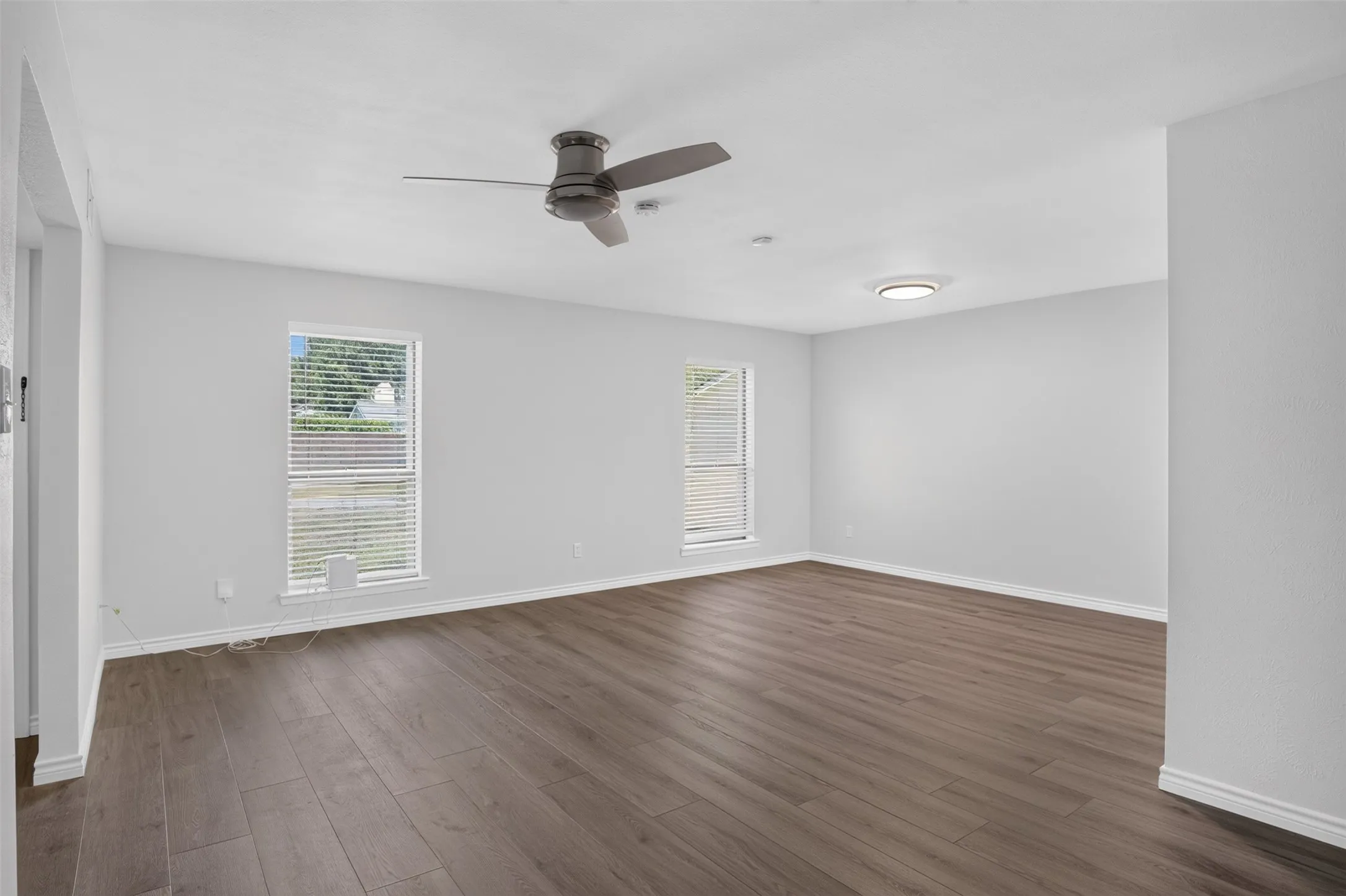 Single Family Residence For Sale in Tarrant County , 1915 Lavon Creek Lane, Arlington, Texas 76006, 3 Bedroom, 2 Bathroom, 2 Garage spaces, 1,970 Sqft, built in 1979, mls#21336532, Real Estate Agent in Arlington, Homes For Sale in Tarrant county, Homes For Sale in Arlington, Realtor in Arlington Texas, Real Estate Brokerage Independent Realty Texas, Luminita Cordes Realtor