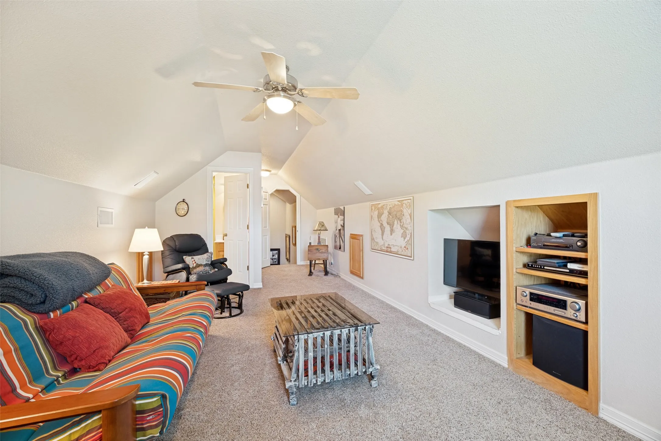 Single Family Residence For Sale in Grayson County , 108 Texoma Terrace Road, Denison, Texas 75020, 2 Bedroom, 4 Bathroom, 2 Garage spaces, 2,628 Sqft, built in 2005, mls#21342409, Real Estate Agent in Denison, Homes For Sale in Grayson county, Homes For Sale in Denison, Realtor in Denison Texas, Real Estate Brokerage Independent Realty Texas, Luminita Cordes Realtor