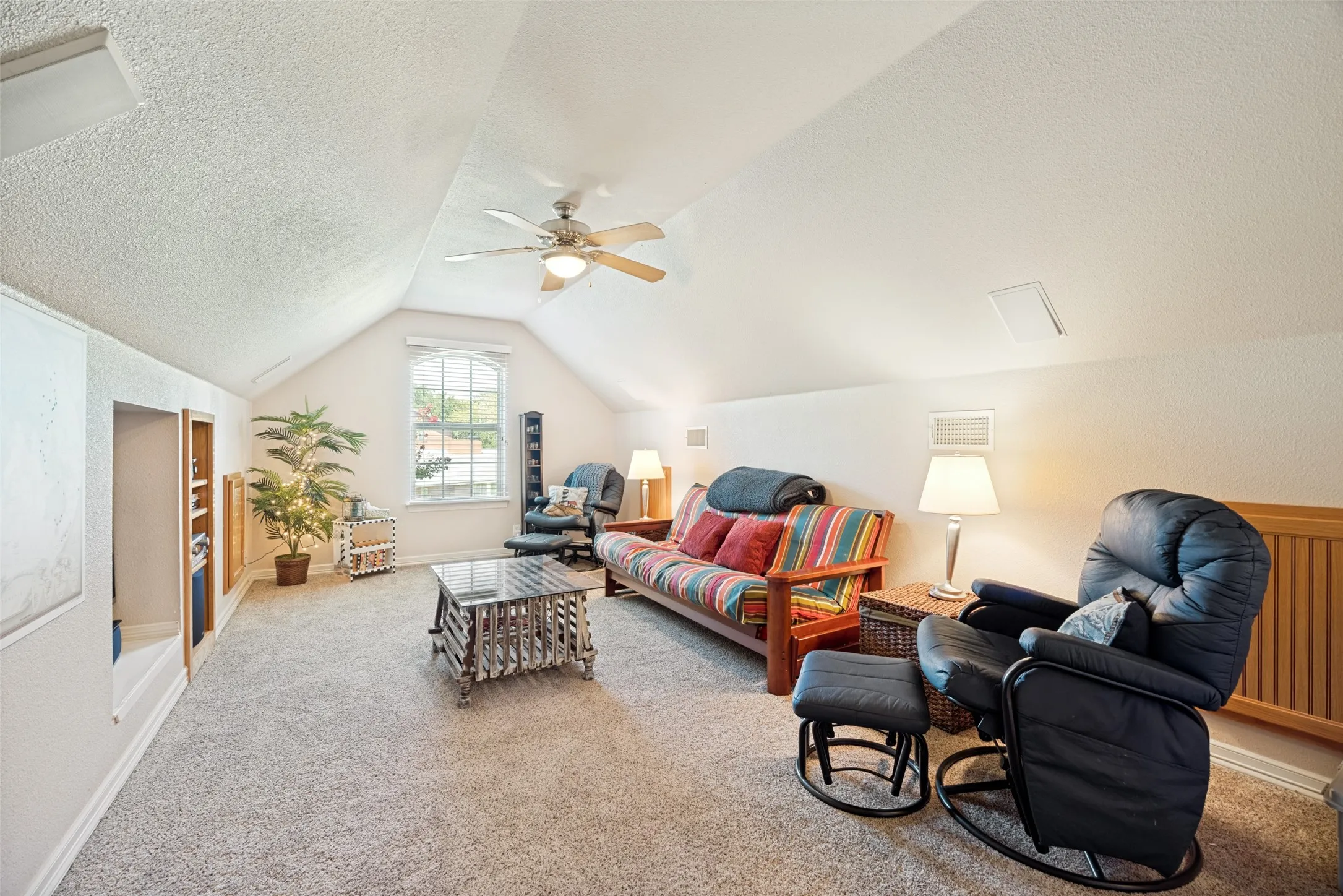 Flexible upstairs space has room for so many activities! Plus, if you squint while looking out that window you can JUST see Lake Texoma!