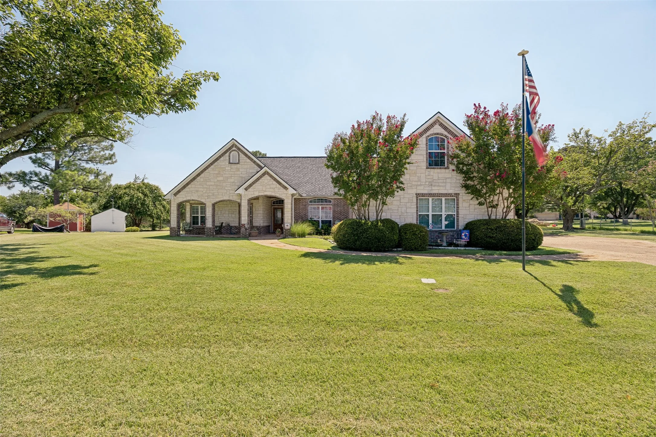 Single Family Residence For Sale in Grayson County , 108 Texoma Terrace Road, Denison, Texas 75020, 2 Bedroom, 4 Bathroom, 2 Garage spaces, 2,628 Sqft, built in 2005, mls#21342409, Real Estate Agent in Denison, Homes For Sale in Grayson county, Homes For Sale in Denison, Realtor in Denison Texas, Real Estate Brokerage Independent Realty Texas, Luminita Cordes Realtor