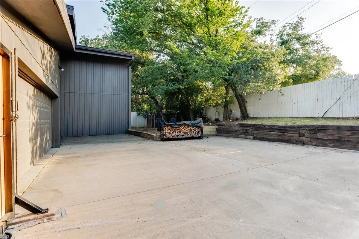 Single Family Residence For Sale in Tarrant County , 1459 Warrington Court, Fort Worth, Texas 76112, 5 Bedroom, 3 Bathroom, 2 Garage spaces, 3,756 Sqft, built in 1983, mls#21333481, Real Estate Agent in Fort Worth, Homes For Sale in Tarrant county, Homes For Sale in Fort Worth, Realtor in Fort Worth Texas, Real Estate Brokerage Independent Realty Texas, Luminita Cordes Realtor