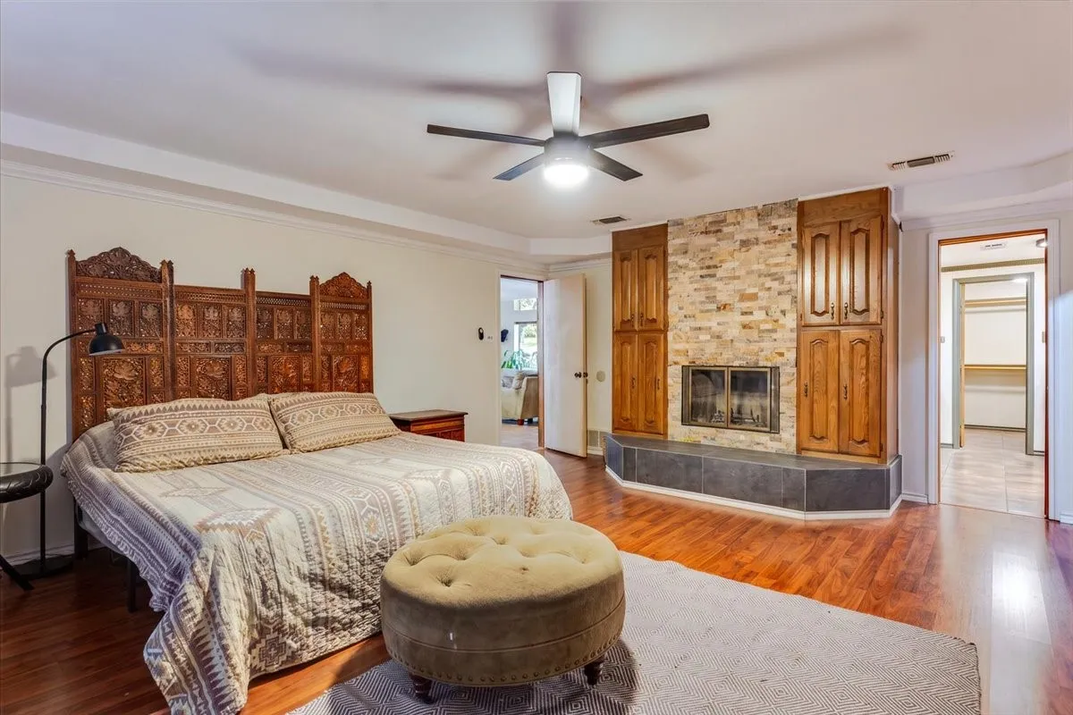 luxurious fireplace   primary