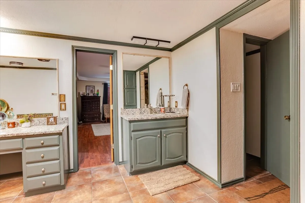 Single Family Residence For Sale in Tarrant County , 1459 Warrington Court, Fort Worth, Texas 76112, 5 Bedroom, 3 Bathroom, 2 Garage spaces, 3,756 Sqft, built in 1983, mls#21333481, Real Estate Agent in Fort Worth, Homes For Sale in Tarrant county, Homes For Sale in Fort Worth, Realtor in Fort Worth Texas, Real Estate Brokerage Independent Realty Texas, Luminita Cordes Realtor