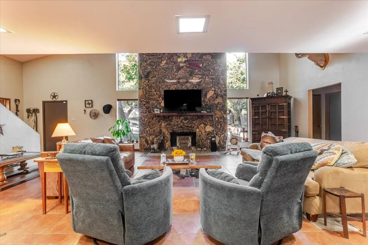 Single Family Residence For Sale in Tarrant County , 1459 Warrington Court, Fort Worth, Texas 76112, 5 Bedroom, 3 Bathroom, 2 Garage spaces, 3,756 Sqft, built in 1983, mls#21333481, Real Estate Agent in Fort Worth, Homes For Sale in Tarrant county, Homes For Sale in Fort Worth, Realtor in Fort Worth Texas, Real Estate Brokerage Independent Realty Texas, Luminita Cordes Realtor