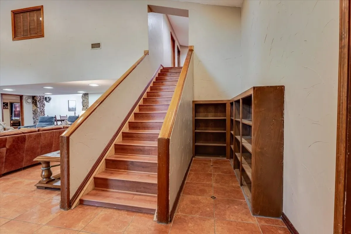 Single Family Residence For Sale in Tarrant County , 1459 Warrington Court, Fort Worth, Texas 76112, 5 Bedroom, 3 Bathroom, 2 Garage spaces, 3,756 Sqft, built in 1983, mls#21333481, Real Estate Agent in Fort Worth, Homes For Sale in Tarrant county, Homes For Sale in Fort Worth, Realtor in Fort Worth Texas, Real Estate Brokerage Independent Realty Texas, Luminita Cordes Realtor