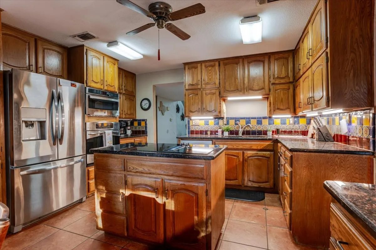Single Family Residence For Sale in Tarrant County , 1459 Warrington Court, Fort Worth, Texas 76112, 5 Bedroom, 3 Bathroom, 2 Garage spaces, 3,756 Sqft, built in 1983, mls#21333481, Real Estate Agent in Fort Worth, Homes For Sale in Tarrant county, Homes For Sale in Fort Worth, Realtor in Fort Worth Texas, Real Estate Brokerage Independent Realty Texas, Luminita Cordes Realtor