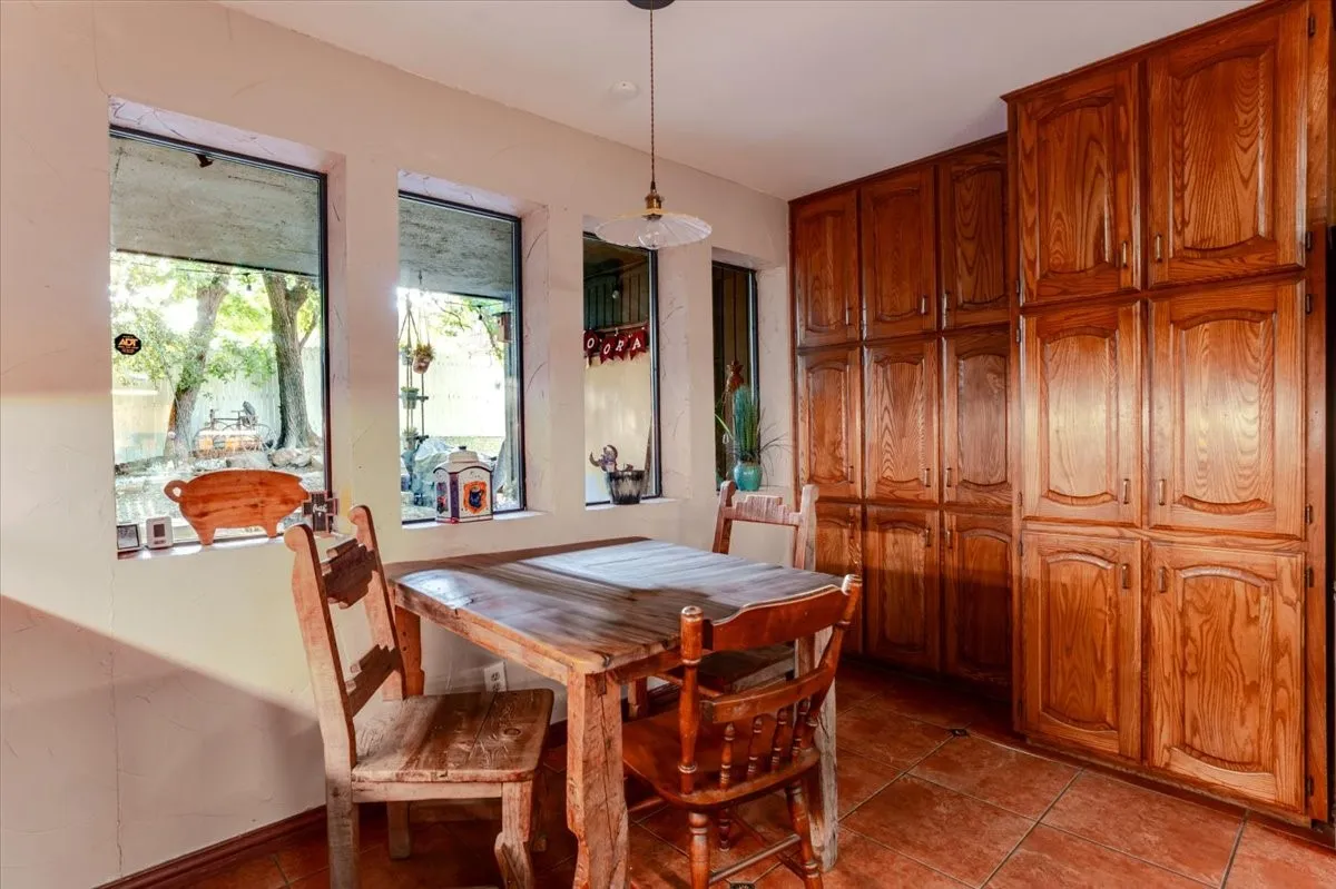 eat in kitchen