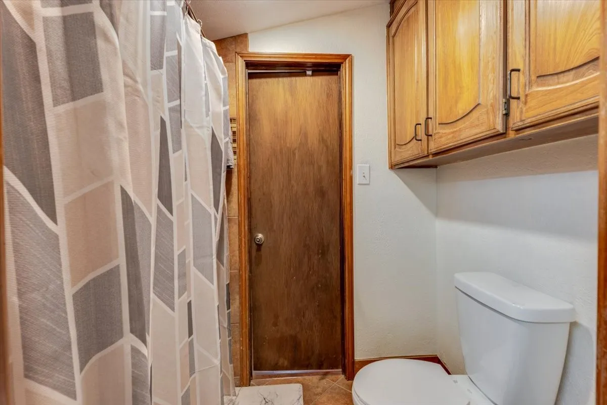Single Family Residence For Sale in Tarrant County , 1459 Warrington Court, Fort Worth, Texas 76112, 5 Bedroom, 3 Bathroom, 2 Garage spaces, 3,756 Sqft, built in 1983, mls#21333481, Real Estate Agent in Fort Worth, Homes For Sale in Tarrant county, Homes For Sale in Fort Worth, Realtor in Fort Worth Texas, Real Estate Brokerage Independent Realty Texas, Luminita Cordes Realtor