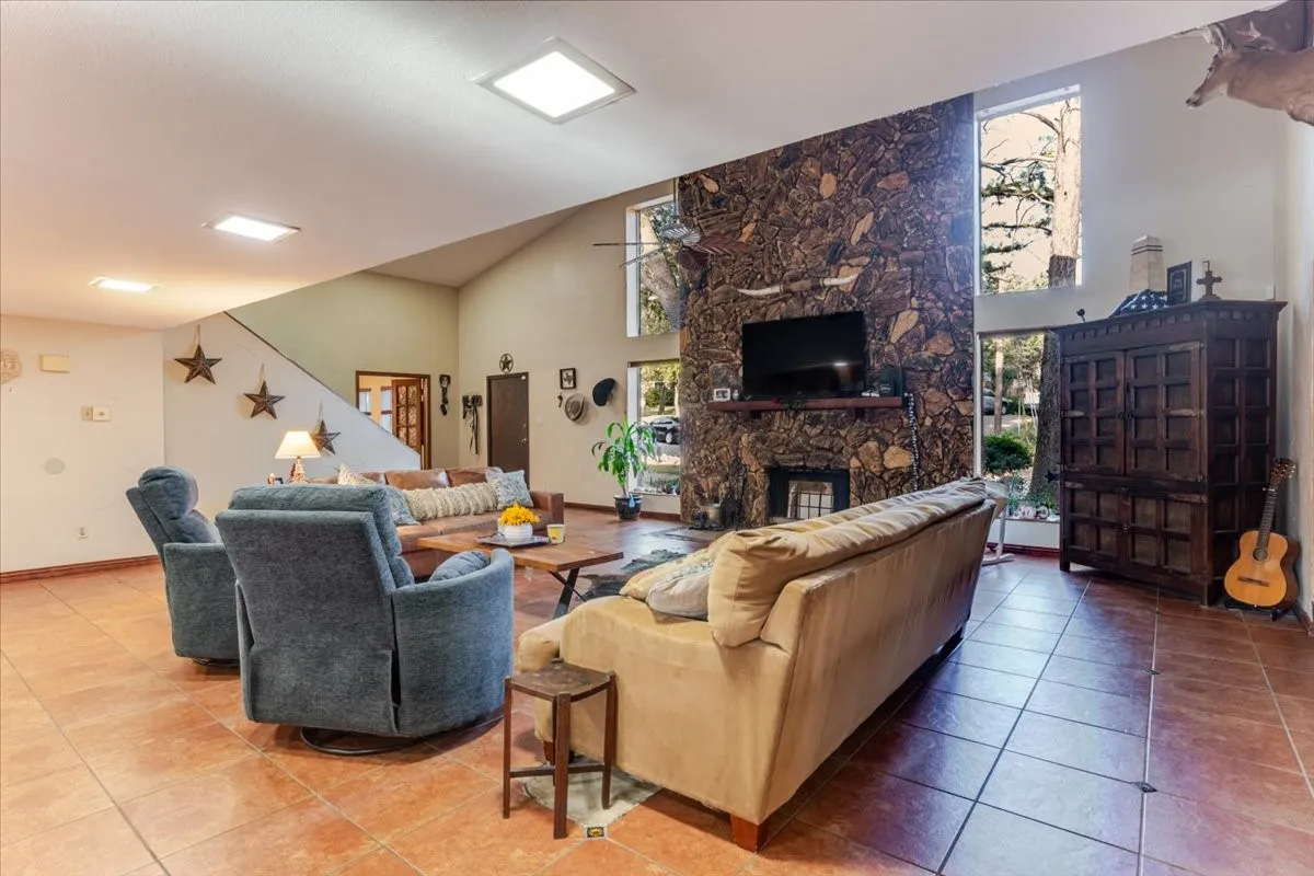 Single Family Residence For Sale in Tarrant County , 1459 Warrington Court, Fort Worth, Texas 76112, 5 Bedroom, 3 Bathroom, 2 Garage spaces, 3,756 Sqft, built in 1983, mls#21333481, Real Estate Agent in Fort Worth, Homes For Sale in Tarrant county, Homes For Sale in Fort Worth, Realtor in Fort Worth Texas, Real Estate Brokerage Independent Realty Texas, Luminita Cordes Realtor