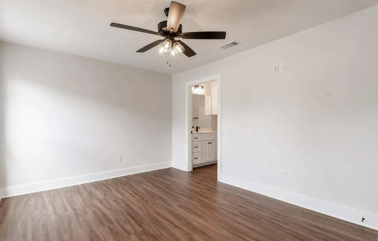 Single Family Residence For Sale in Cherokee County , 421 S Bonner Street, Jacksonville, Texas 75766, 2 Bedrooms, 2 Bathrooms, Garage spaces, 1,018 Sqft, built in 2026, Price $213,780, mls#21340677, Real Estate Agent in Jacksonville, Homes For Sale in Cherokee county, Homes For Sale in Jacksonville, Realtor in Jacksonville Texas, Real Estate Brokerage Independent Realty Texas, Luminita Cordes Realtor