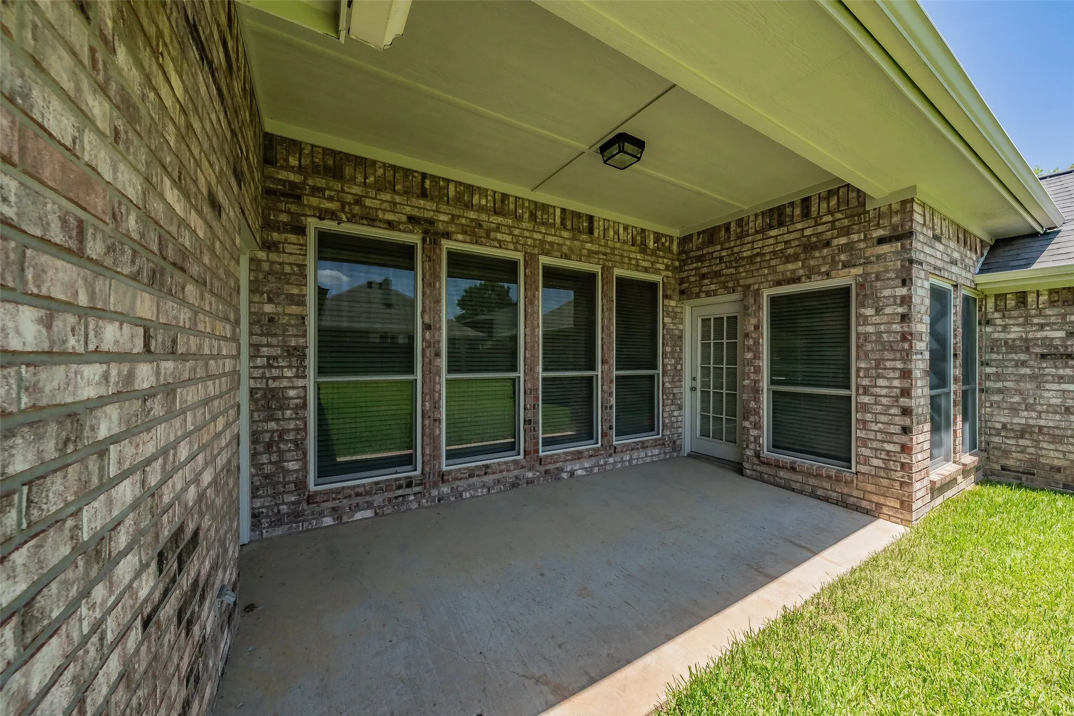Single Family Residence For Sale in Tarrant County , 1057 Oak Valley Court, Keller, Texas 76248, 3 Bedroom, 2 Bathroom, 2 Garage spaces, 2,123 Sqft, built in 1993, mls#21340902, Real Estate Agent in Keller, Homes For Sale in Tarrant county, Homes For Sale in Keller, Realtor in Keller Texas, Real Estate Brokerage Independent Realty Texas, Luminita Cordes Realtor