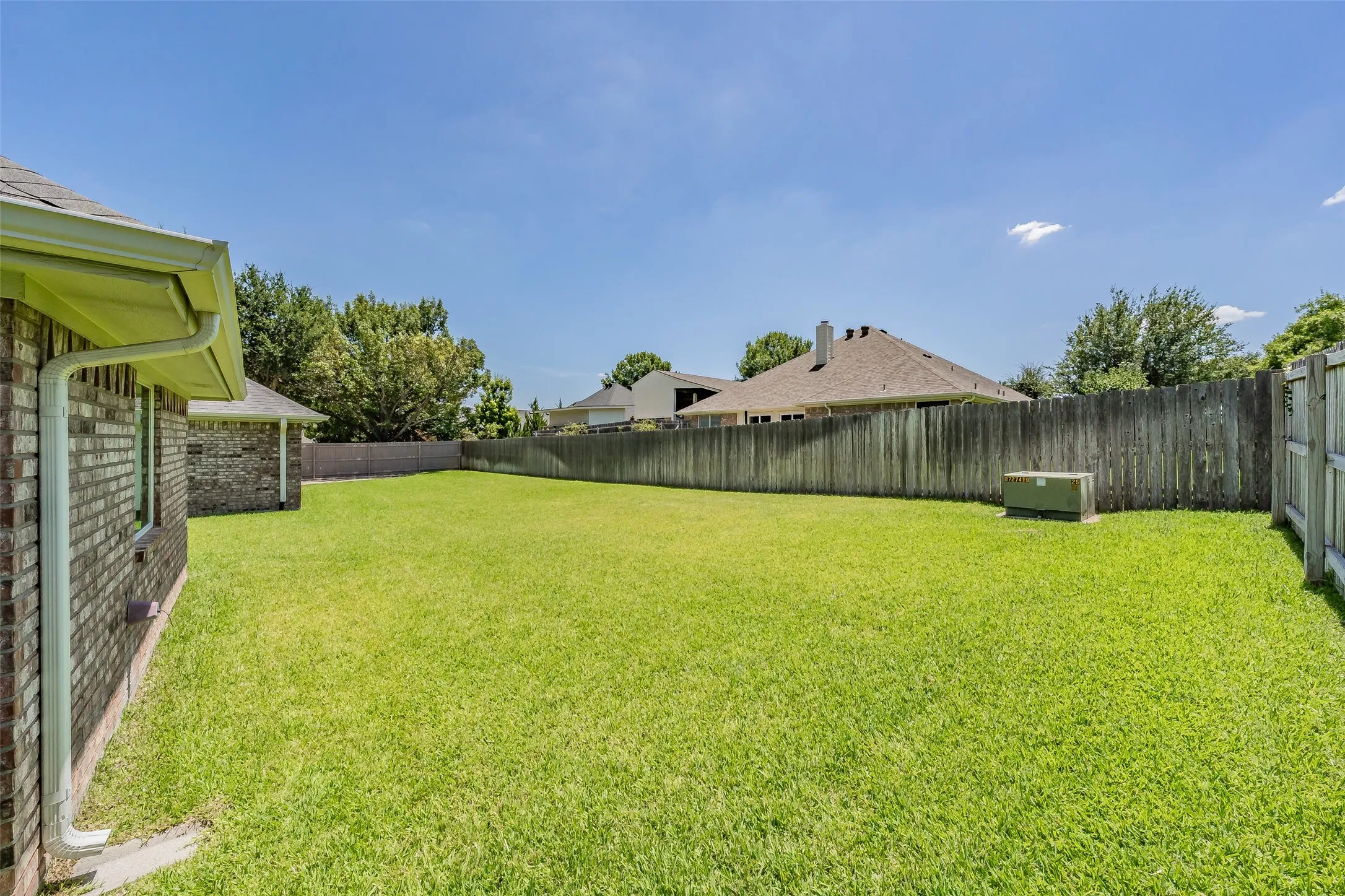 Single Family Residence For Sale in Tarrant County , 1057 Oak Valley Court, Keller, Texas 76248, 3 Bedroom, 2 Bathroom, 2 Garage spaces, 2,123 Sqft, built in 1993, mls#21340902, Real Estate Agent in Keller, Homes For Sale in Tarrant county, Homes For Sale in Keller, Realtor in Keller Texas, Real Estate Brokerage Independent Realty Texas, Luminita Cordes Realtor