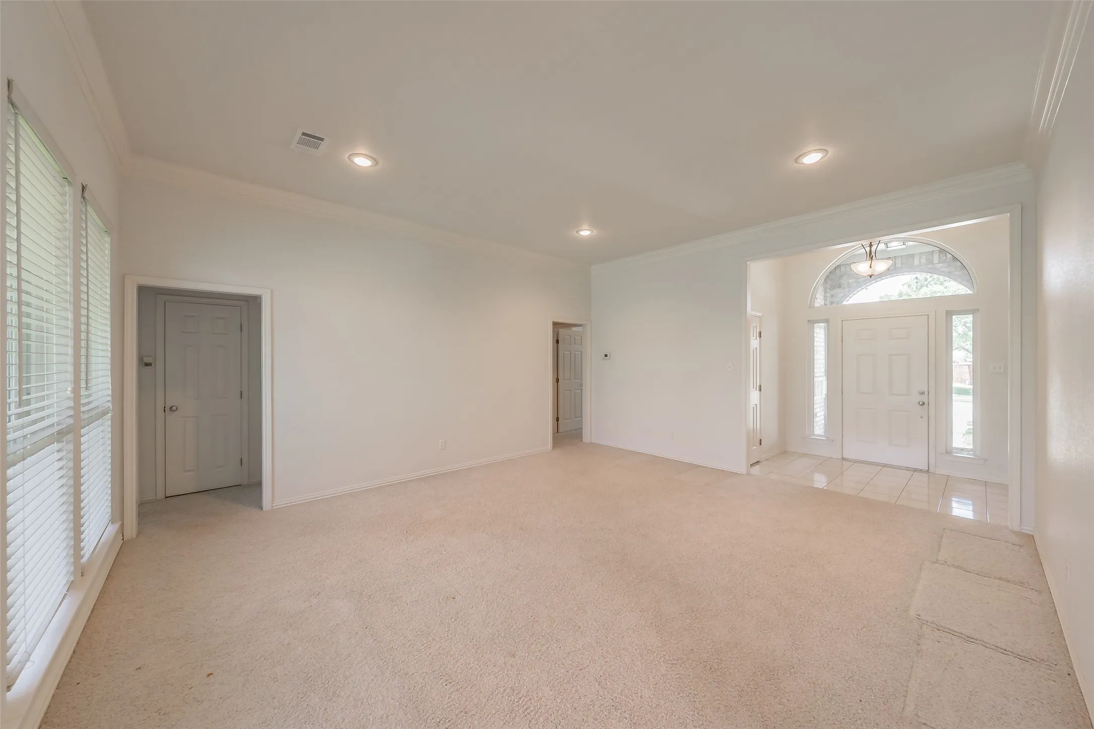 Single Family Residence For Sale in Tarrant County , 1057 Oak Valley Court, Keller, Texas 76248, 3 Bedroom, 2 Bathroom, 2 Garage spaces, 2,123 Sqft, built in 1993, mls#21340902, Real Estate Agent in Keller, Homes For Sale in Tarrant county, Homes For Sale in Keller, Realtor in Keller Texas, Real Estate Brokerage Independent Realty Texas, Luminita Cordes Realtor