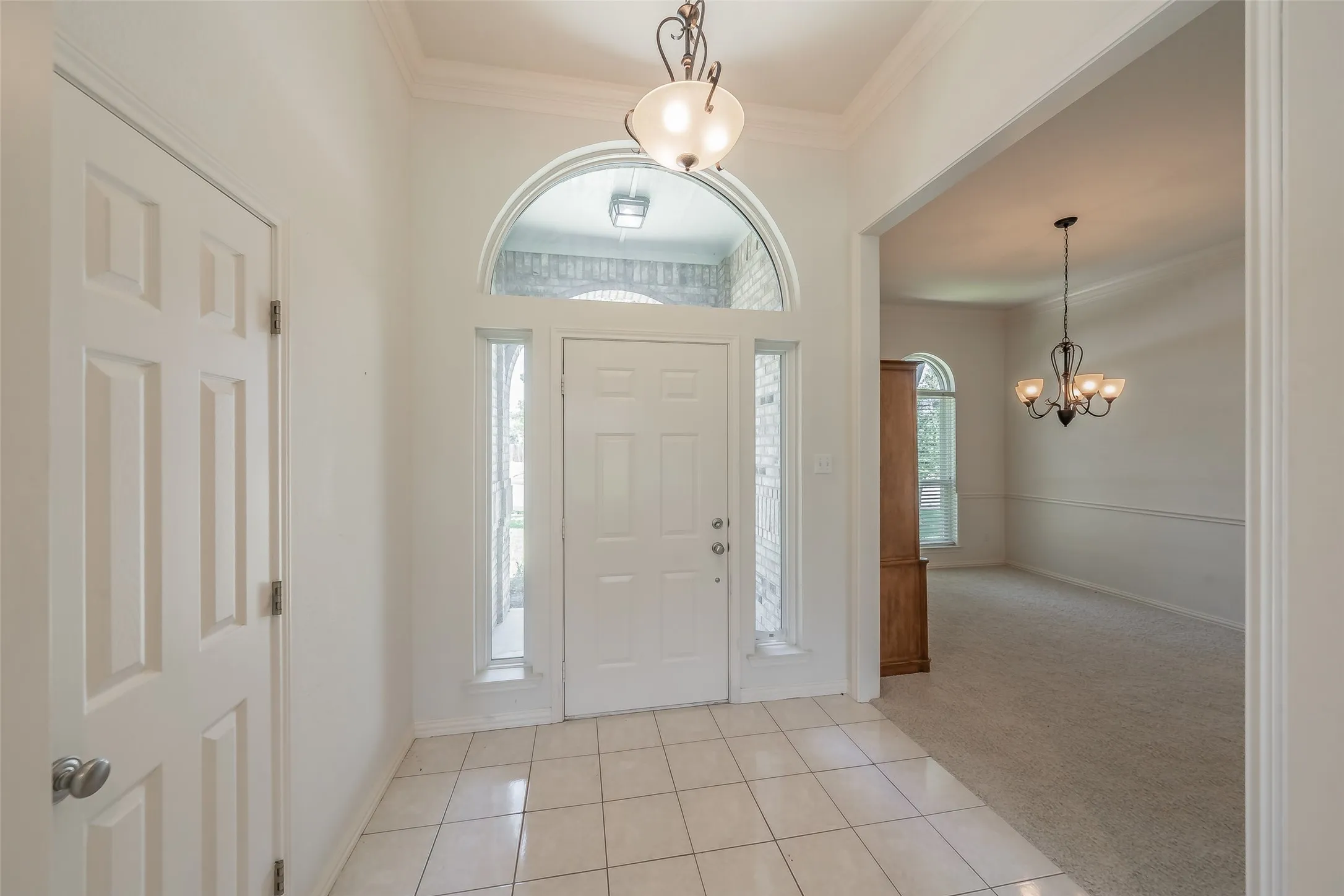 Single Family Residence For Sale in Tarrant County , 1057 Oak Valley Court, Keller, Texas 76248, 3 Bedroom, 2 Bathroom, 2 Garage spaces, 2,123 Sqft, built in 1993, mls#21340902, Real Estate Agent in Keller, Homes For Sale in Tarrant county, Homes For Sale in Keller, Realtor in Keller Texas, Real Estate Brokerage Independent Realty Texas, Luminita Cordes Realtor