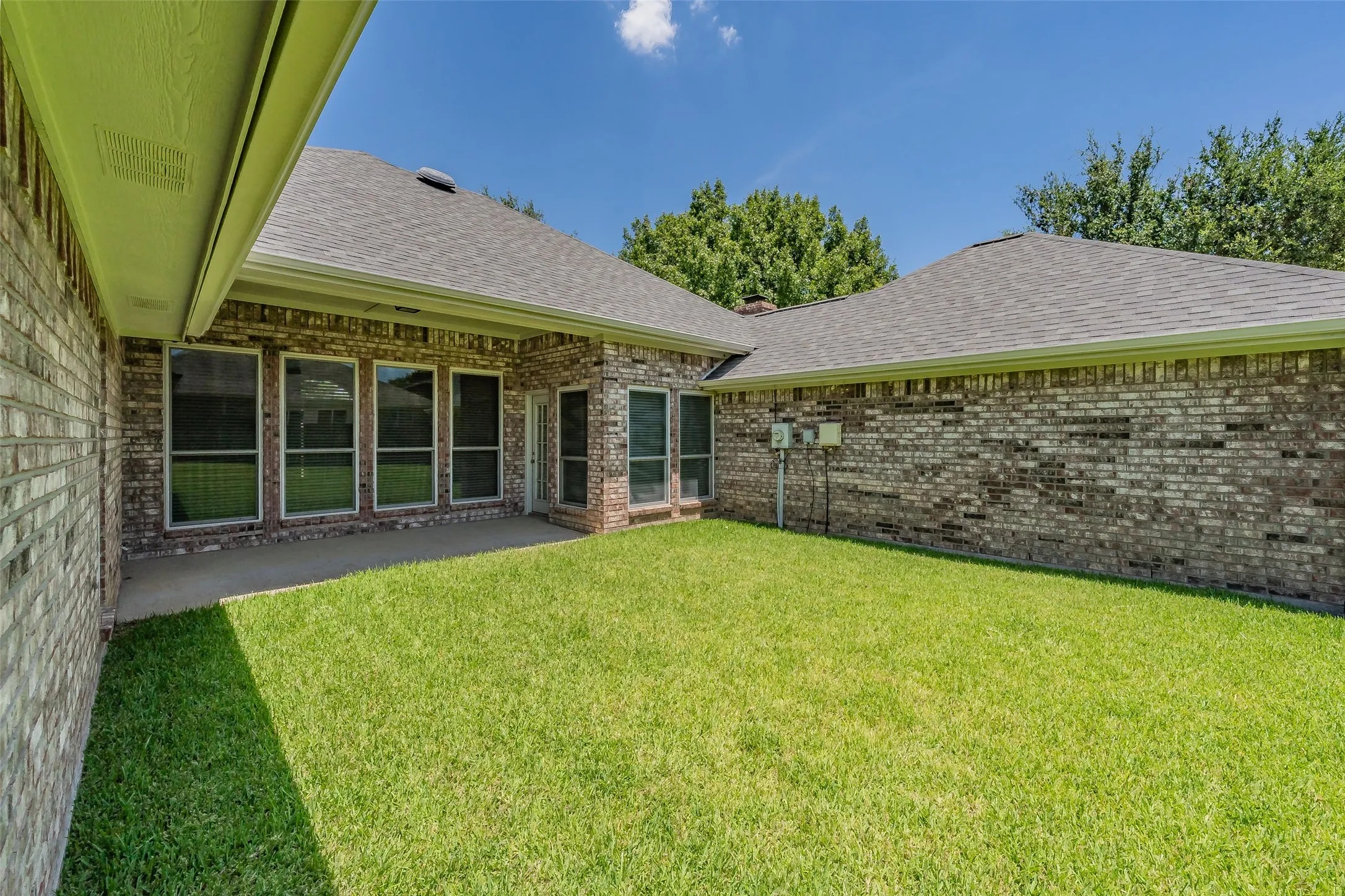Single Family Residence For Sale in Tarrant County , 1057 Oak Valley Court, Keller, Texas 76248, 3 Bedroom, 2 Bathroom, 2 Garage spaces, 2,123 Sqft, built in 1993, mls#21340902, Real Estate Agent in Keller, Homes For Sale in Tarrant county, Homes For Sale in Keller, Realtor in Keller Texas, Real Estate Brokerage Independent Realty Texas, Luminita Cordes Realtor