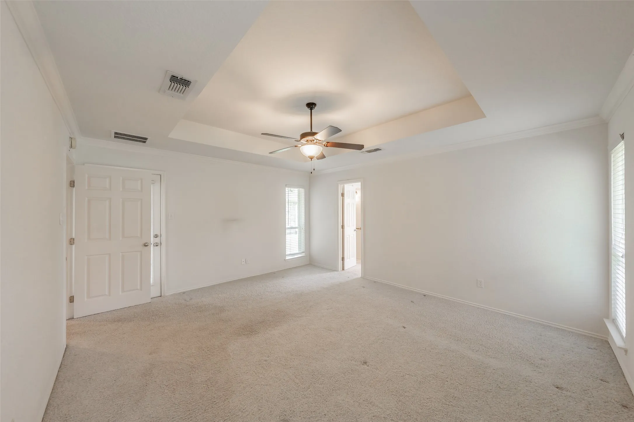 Single Family Residence For Sale in Tarrant County , 1057 Oak Valley Court, Keller, Texas 76248, 3 Bedroom, 2 Bathroom, 2 Garage spaces, 2,123 Sqft, built in 1993, mls#21340902, Real Estate Agent in Keller, Homes For Sale in Tarrant county, Homes For Sale in Keller, Realtor in Keller Texas, Real Estate Brokerage Independent Realty Texas, Luminita Cordes Realtor
